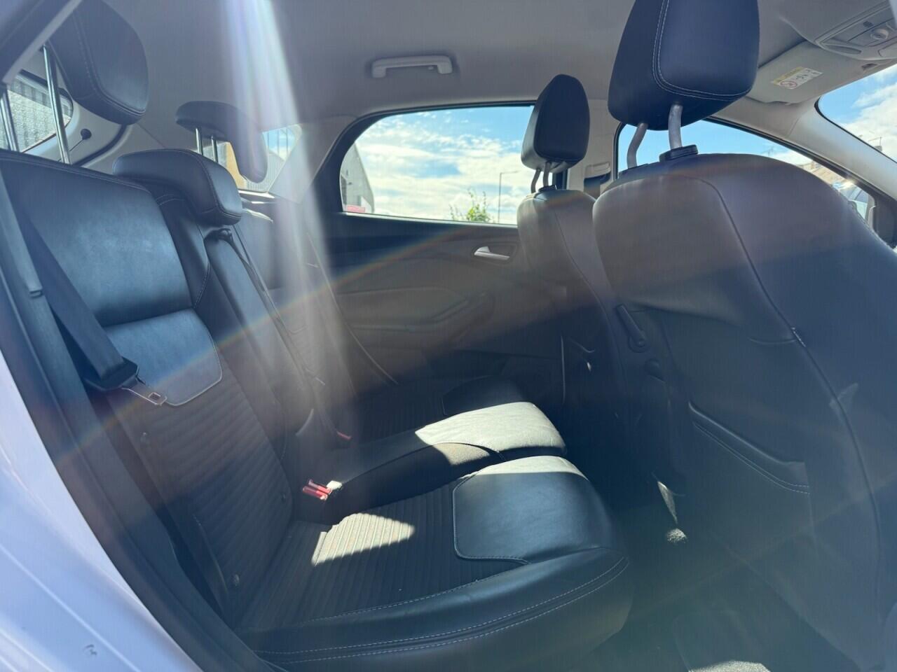Ford Focus view 17