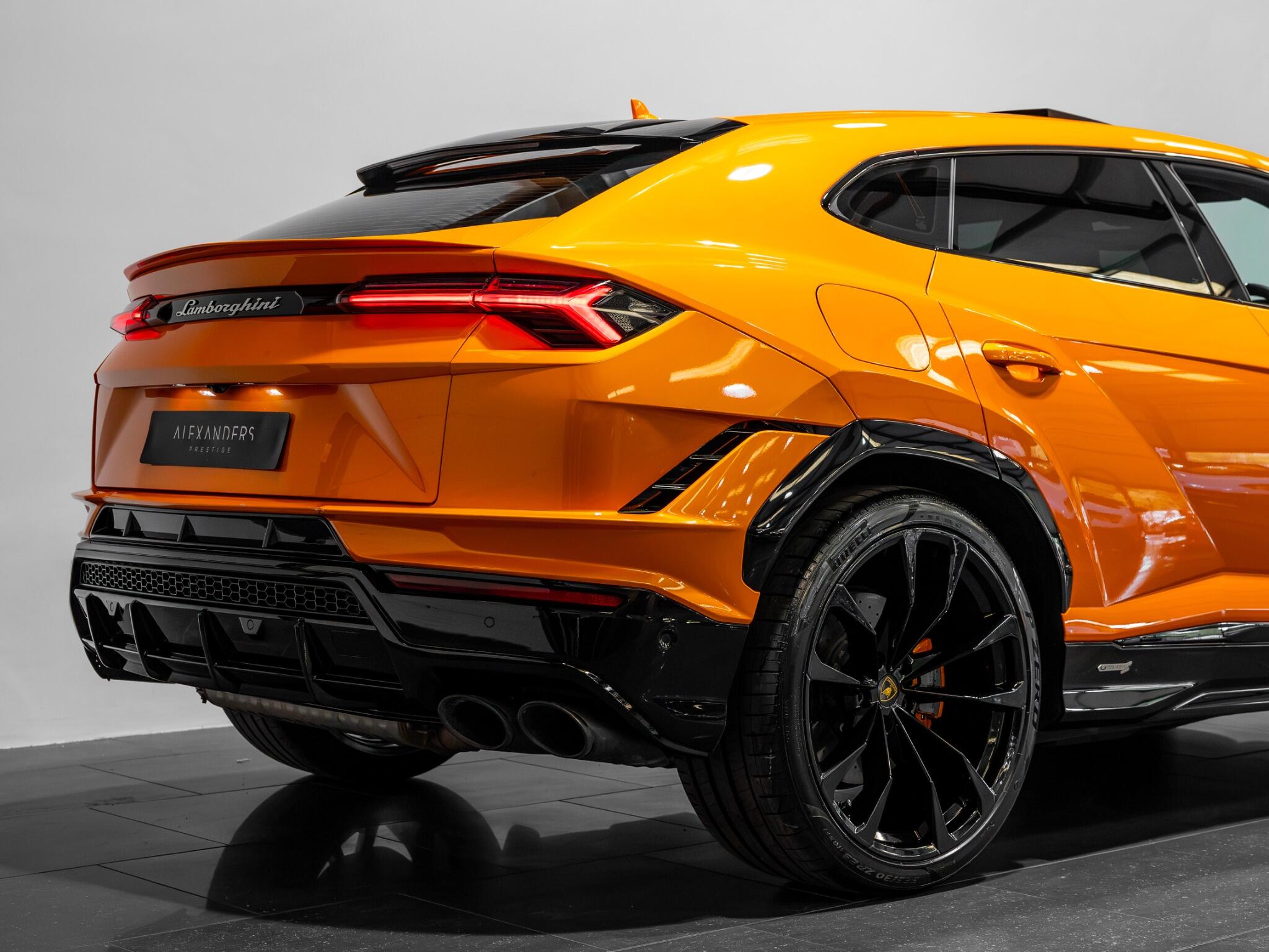 Lamborghini Urus view 12