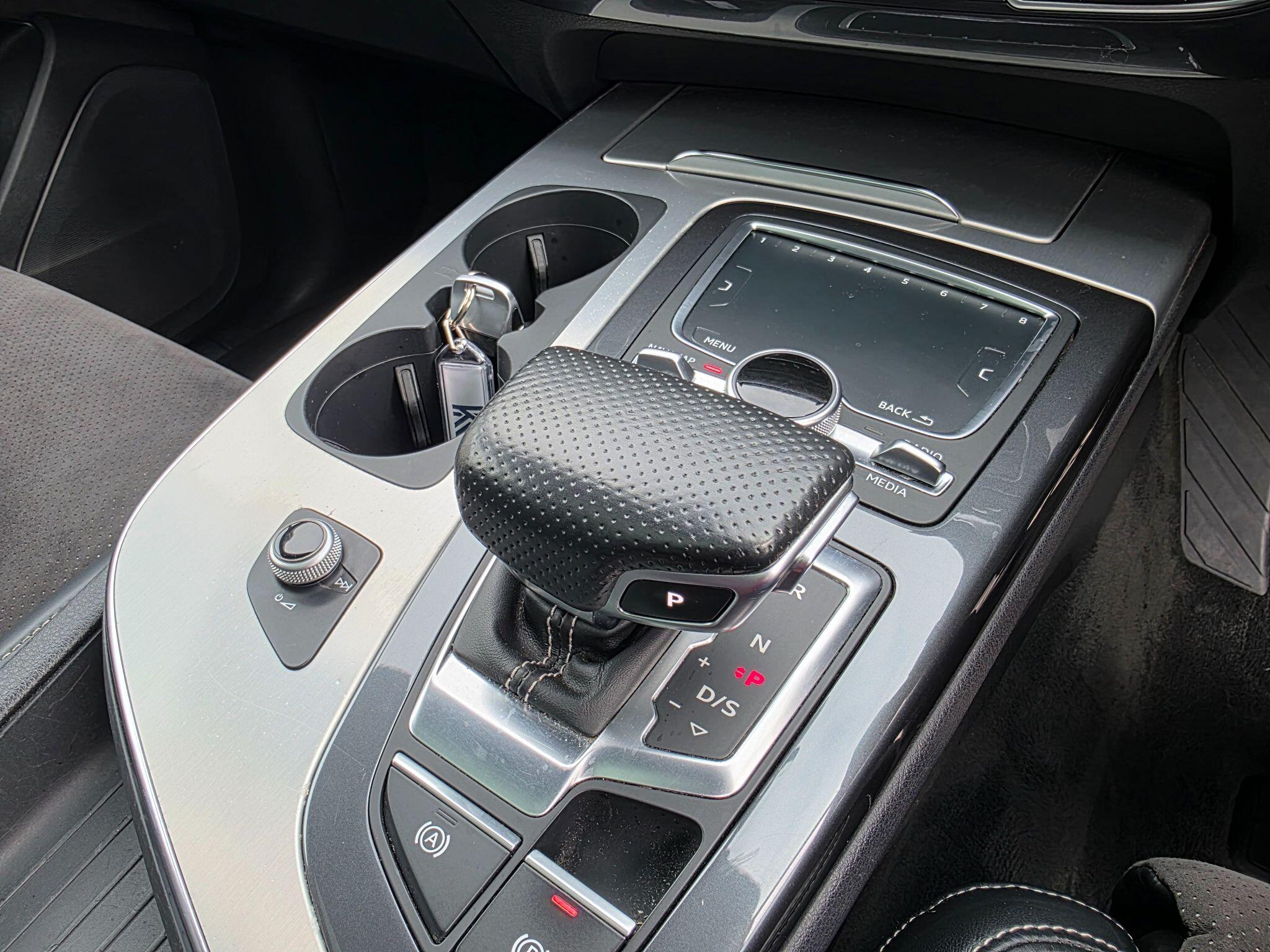 Audi Q7 view 27