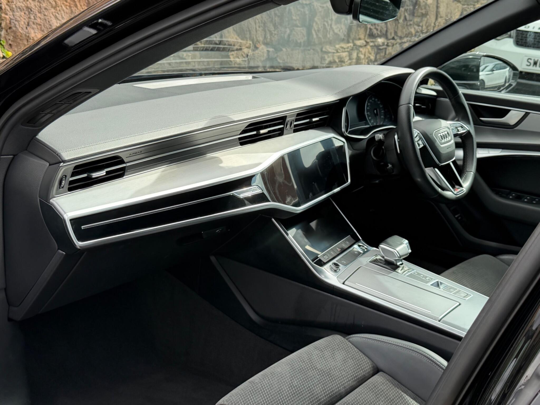 Audi A6 view 13