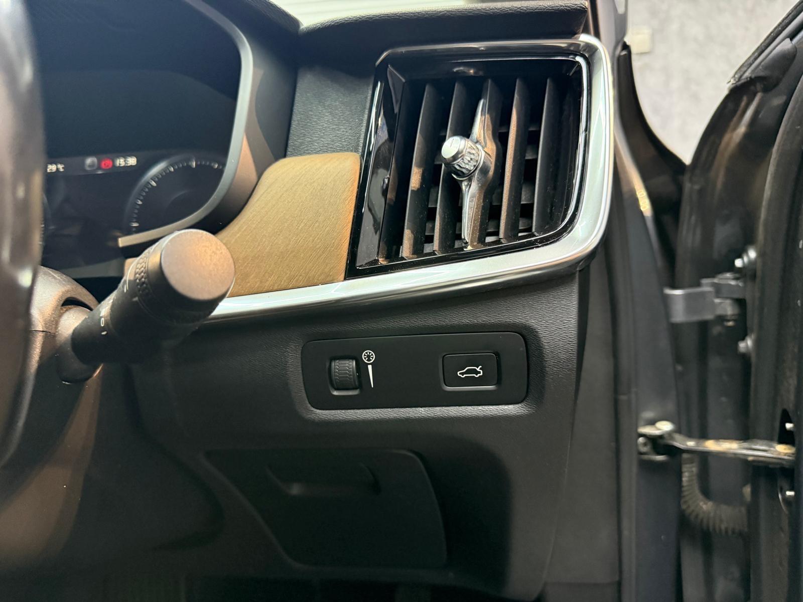 Volvo S90 view 23