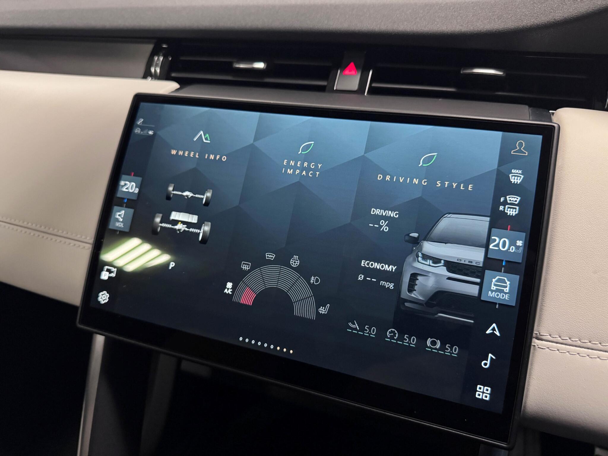 Land Rover Discovery Sport view 41