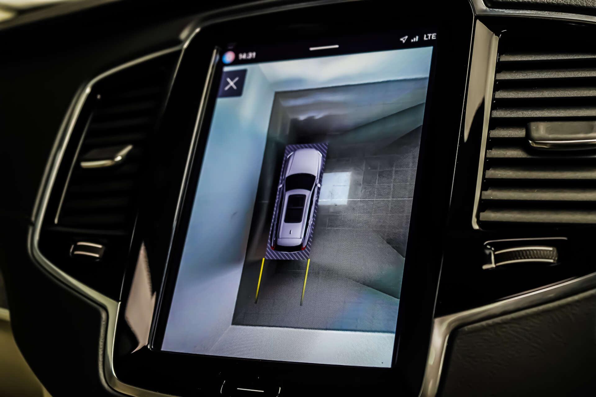 Volvo XC90 view 12