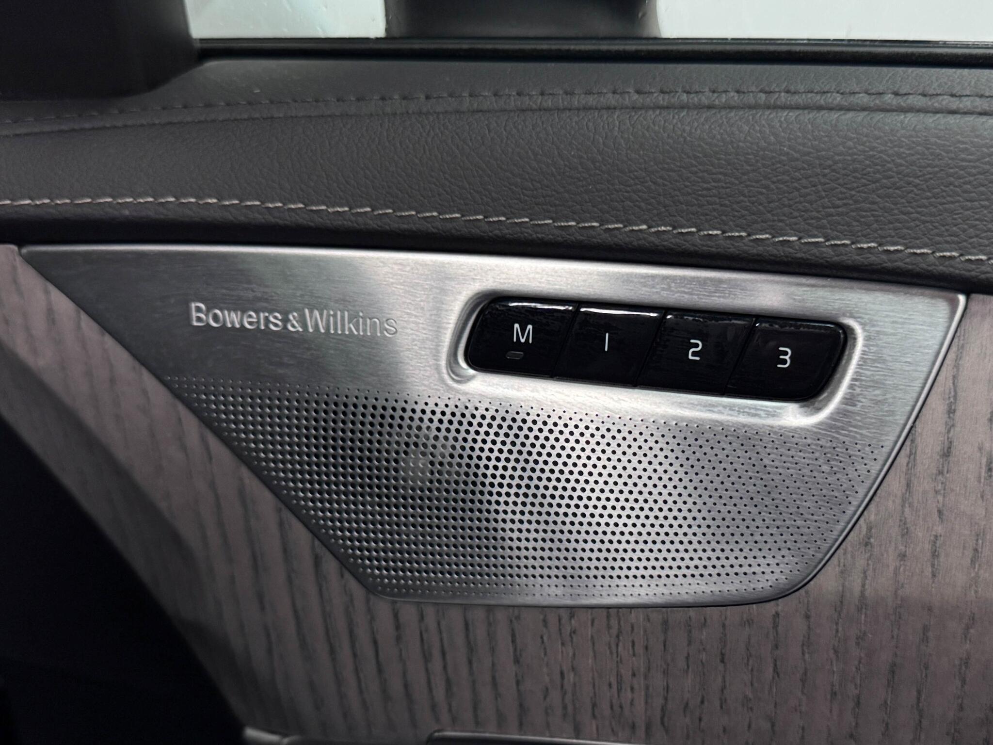 Volvo XC90 view 38