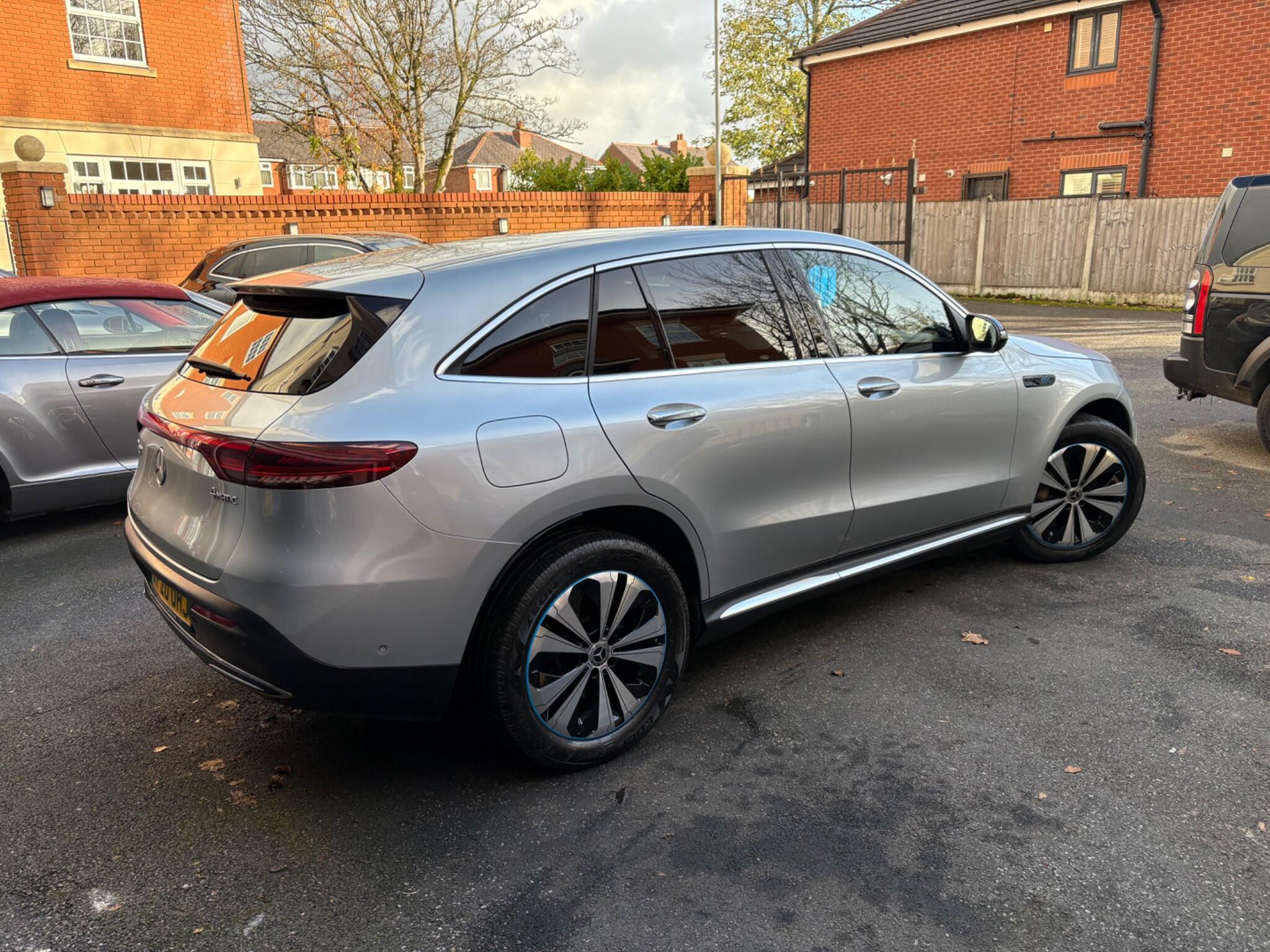 Mercedes-Benz EQC view 9