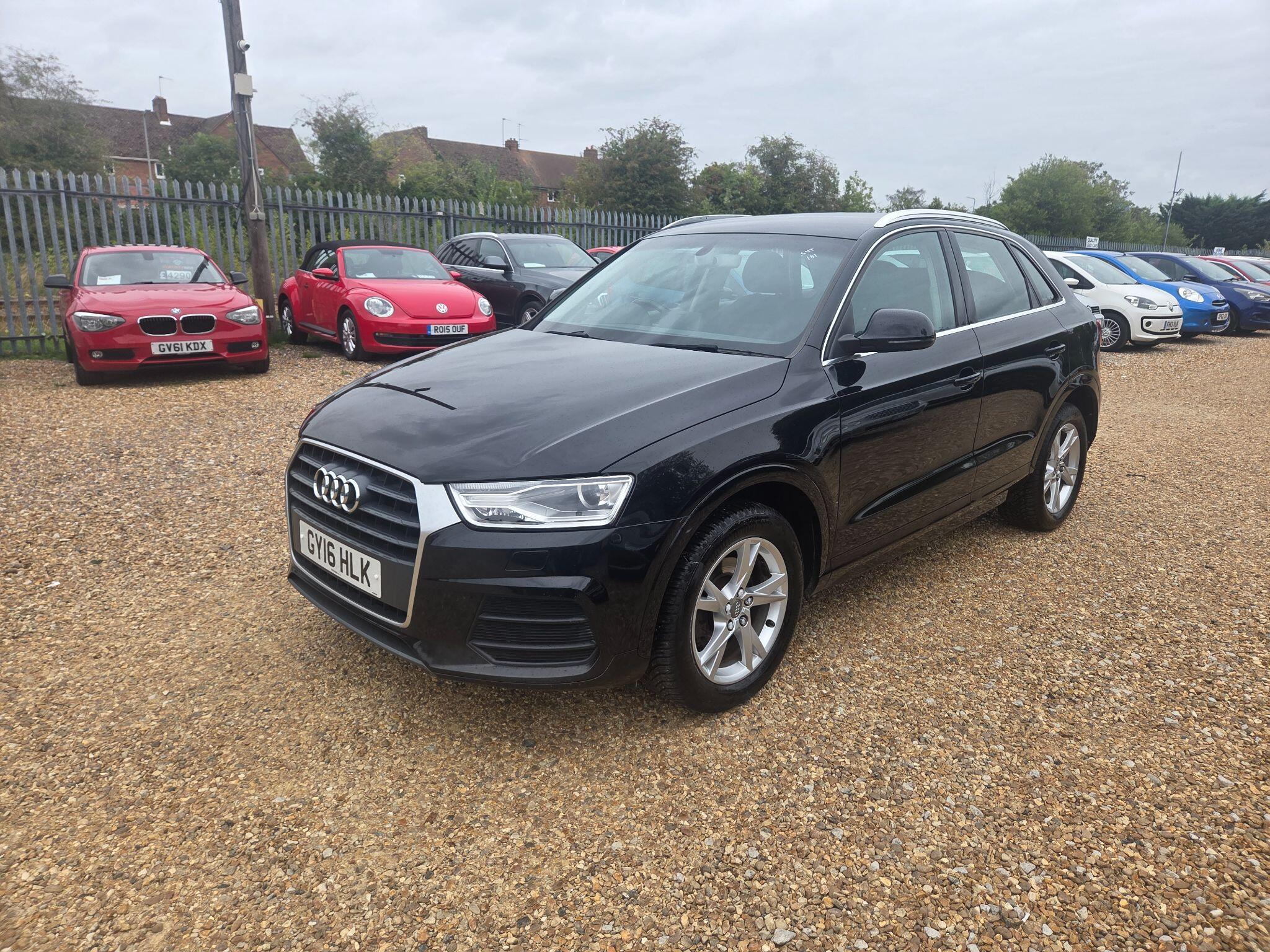 Audi Q3 view 12