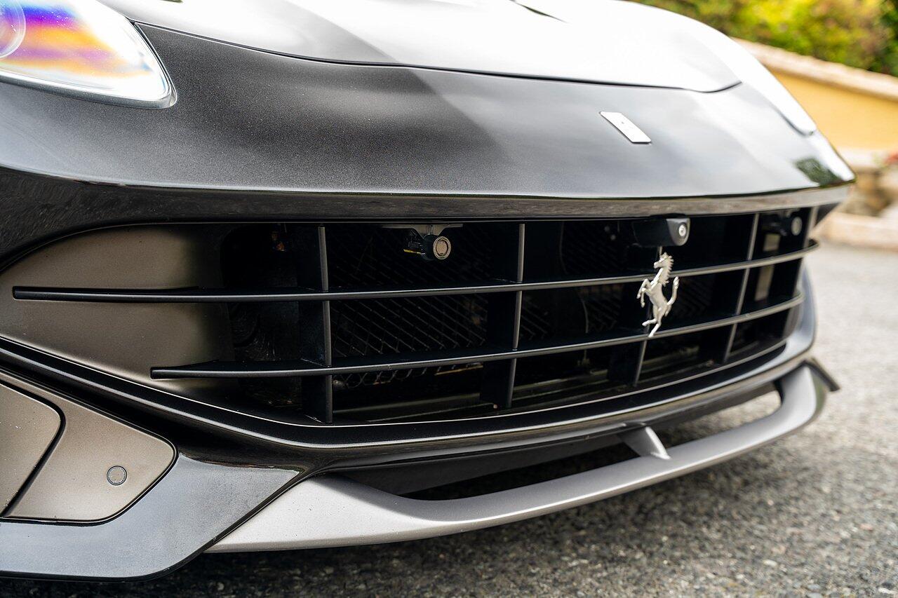 Ferrari F12 view 38