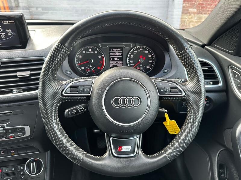 Audi Q3 view 11
