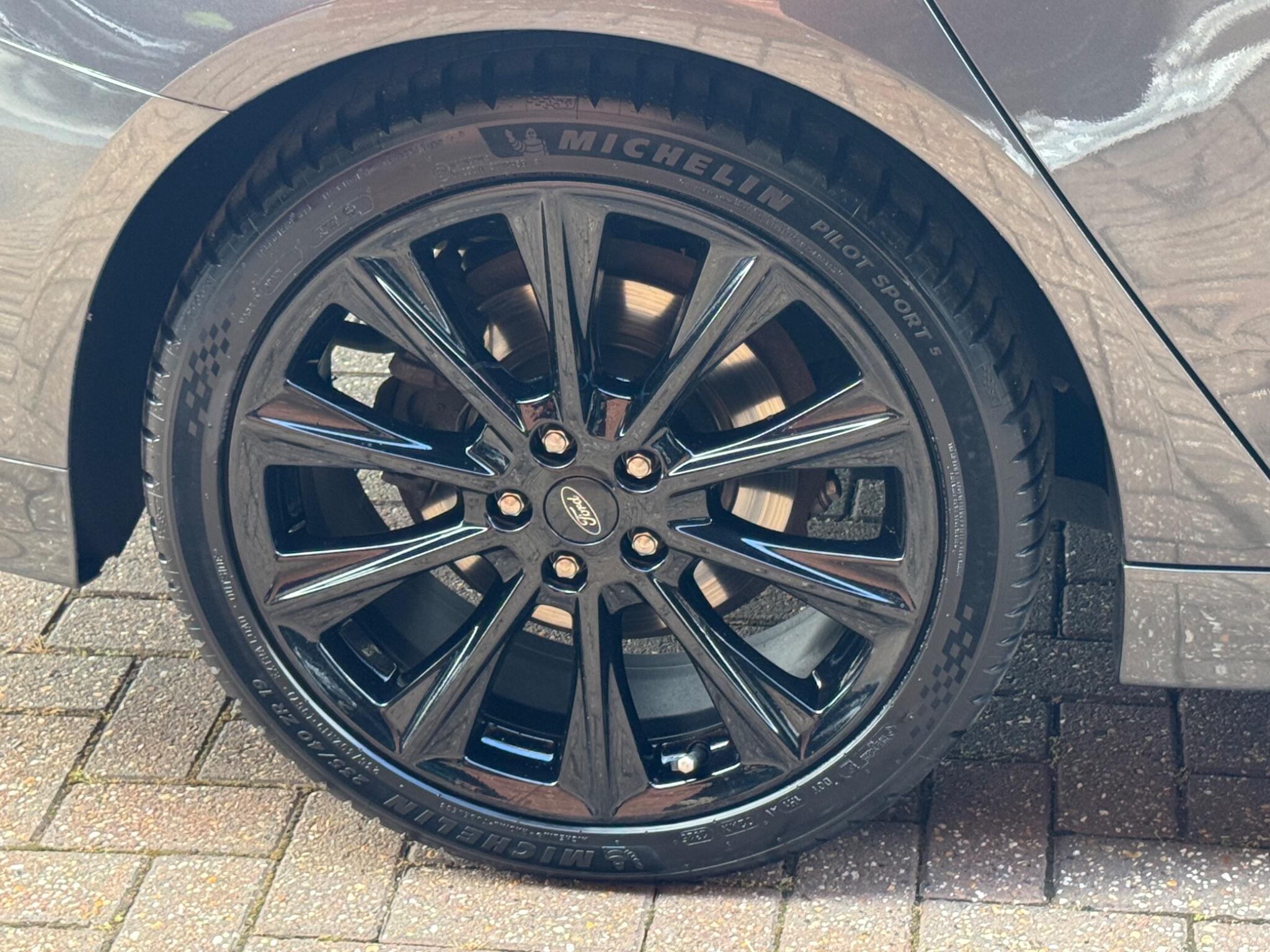 Ford Mondeo view 43