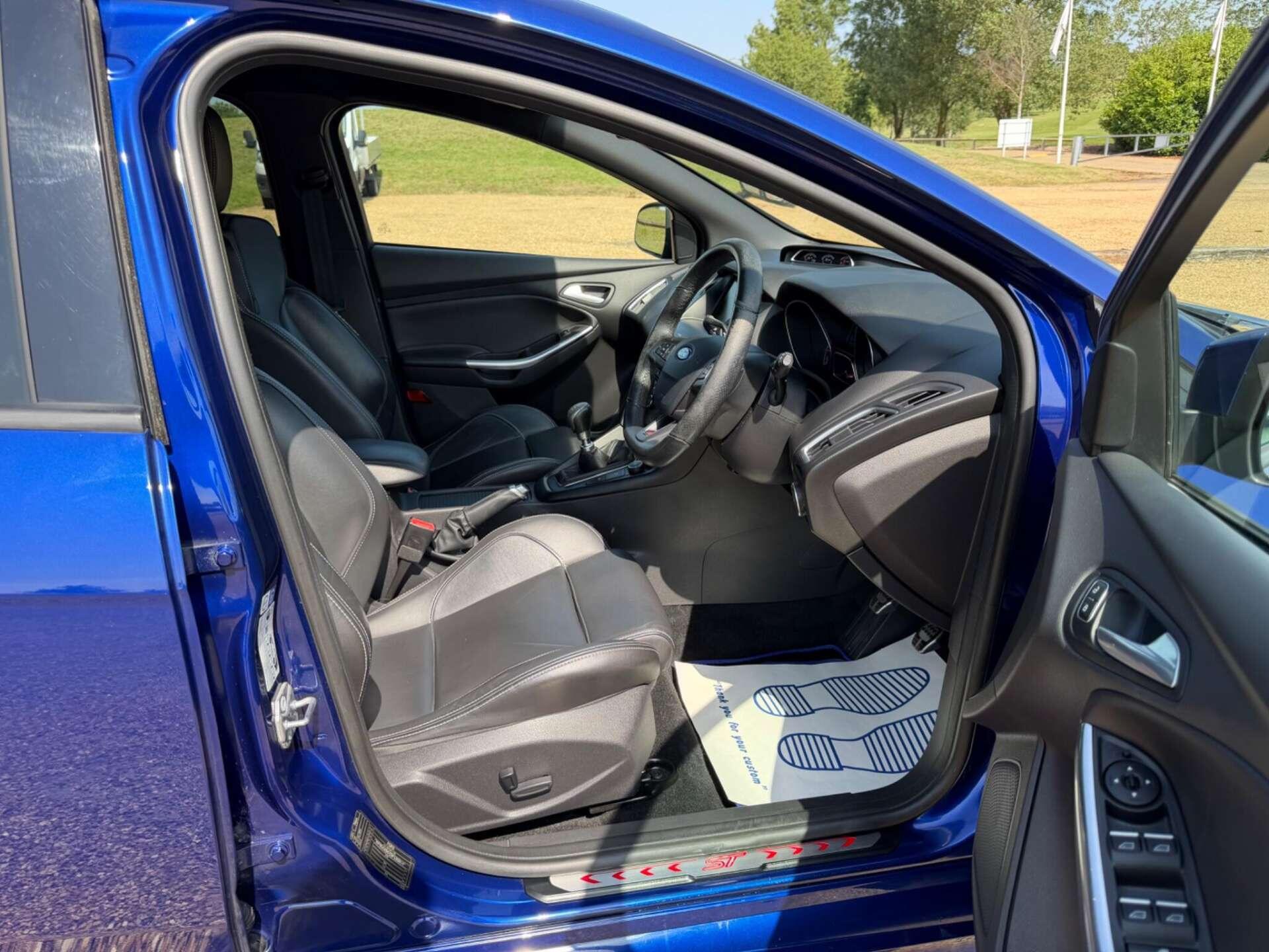 Ford Focus view 24