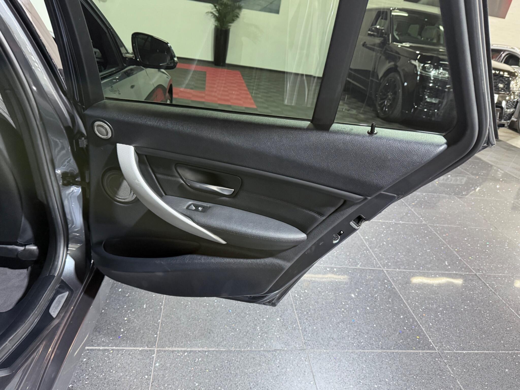 BMW 3 Series view 54