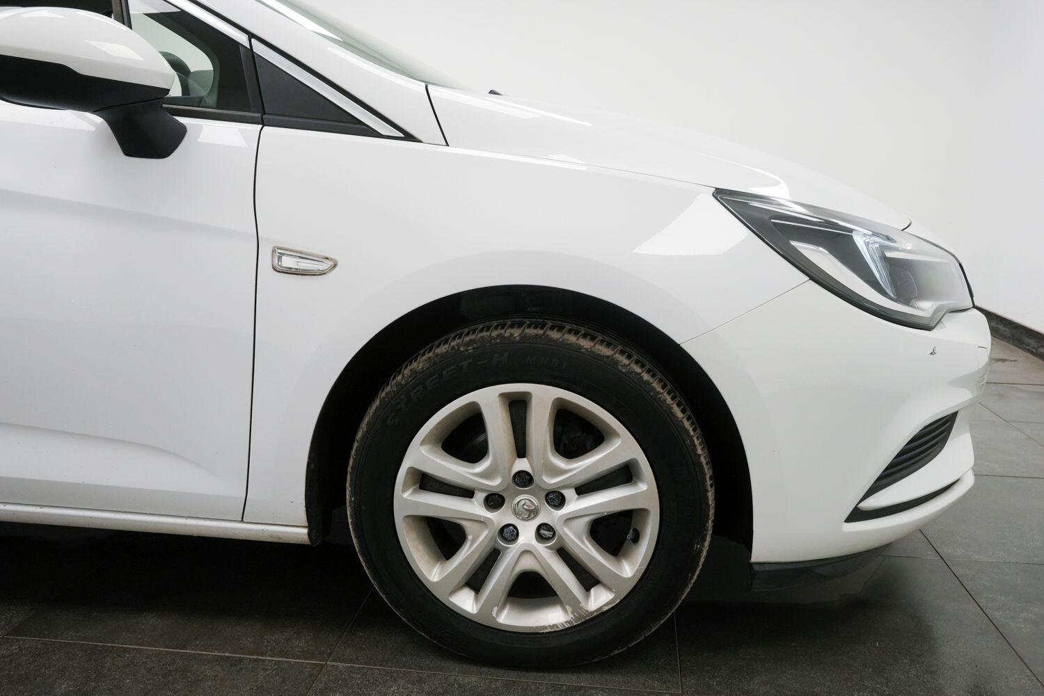 Vauxhall Astra view 5