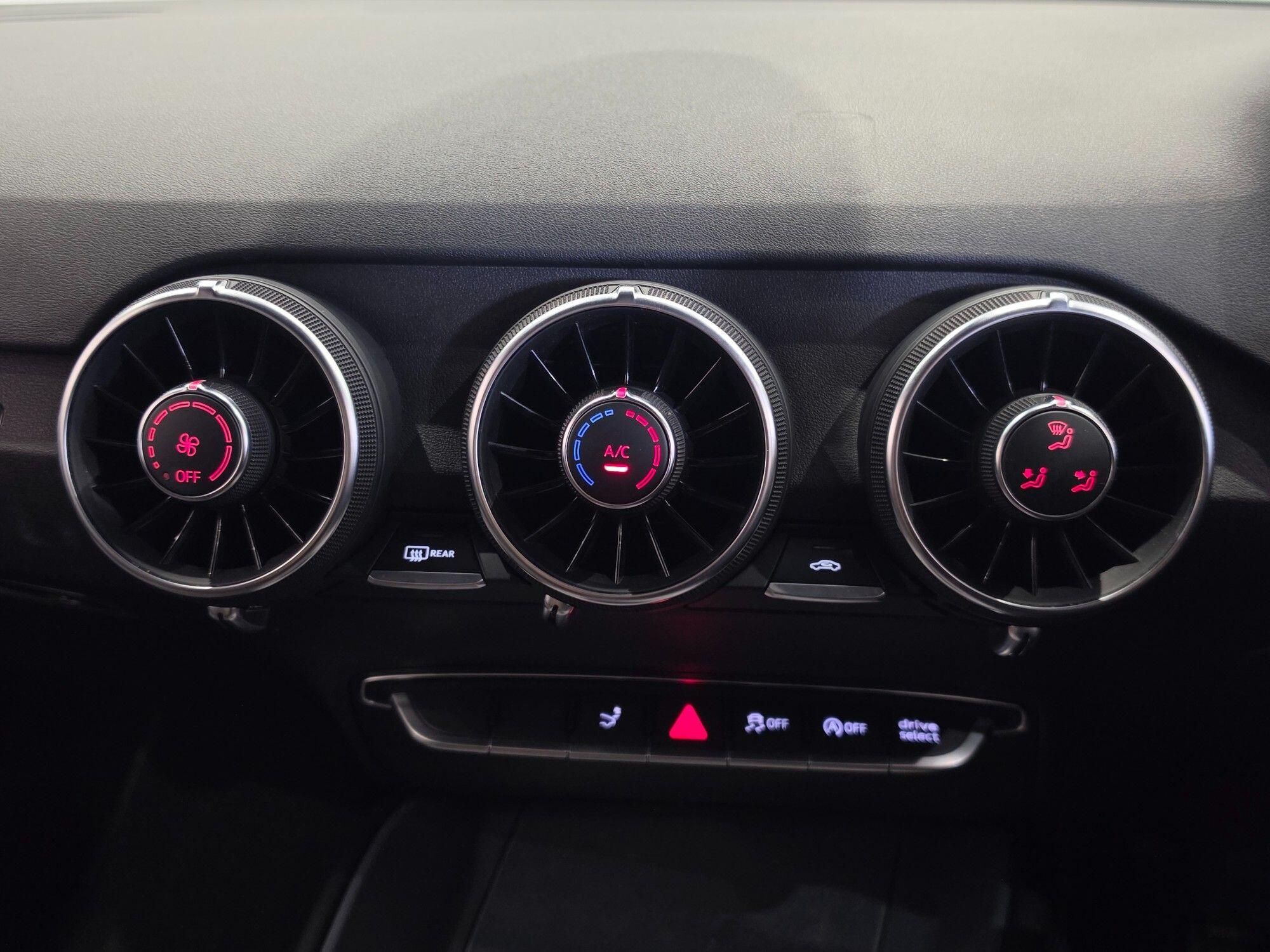 Audi TT view 35