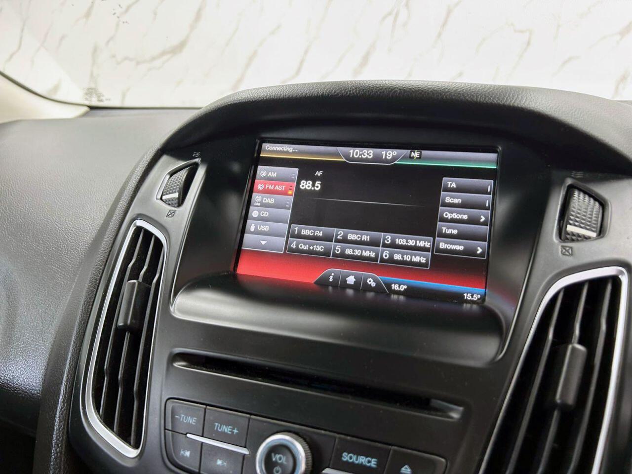 Ford Focus view 14