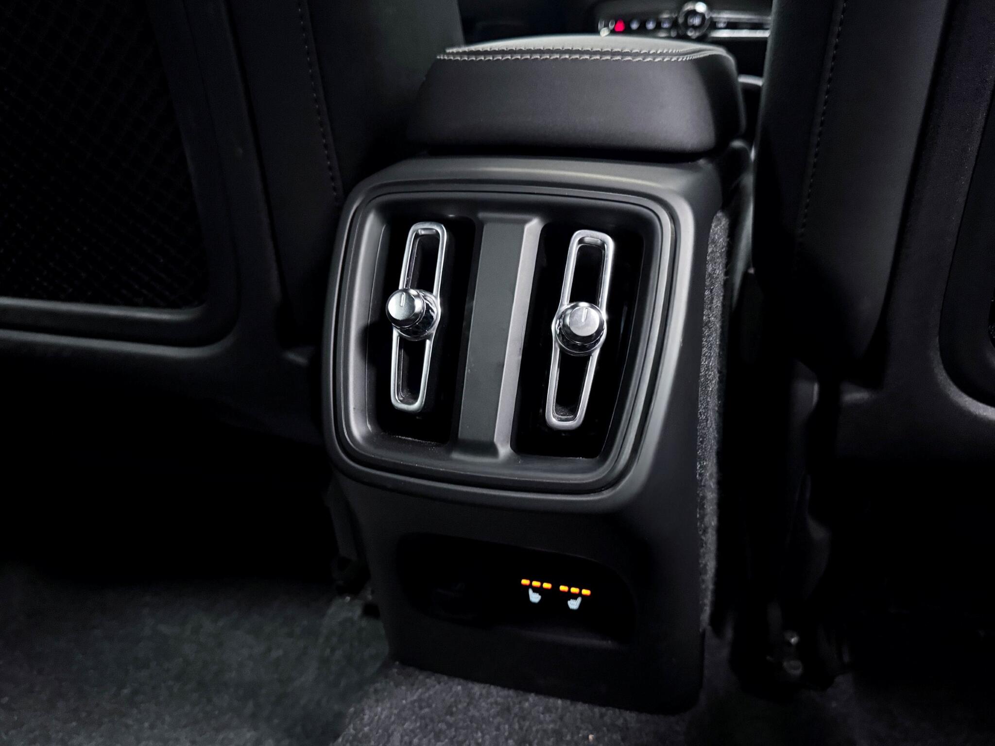 Volvo XC40 view 12