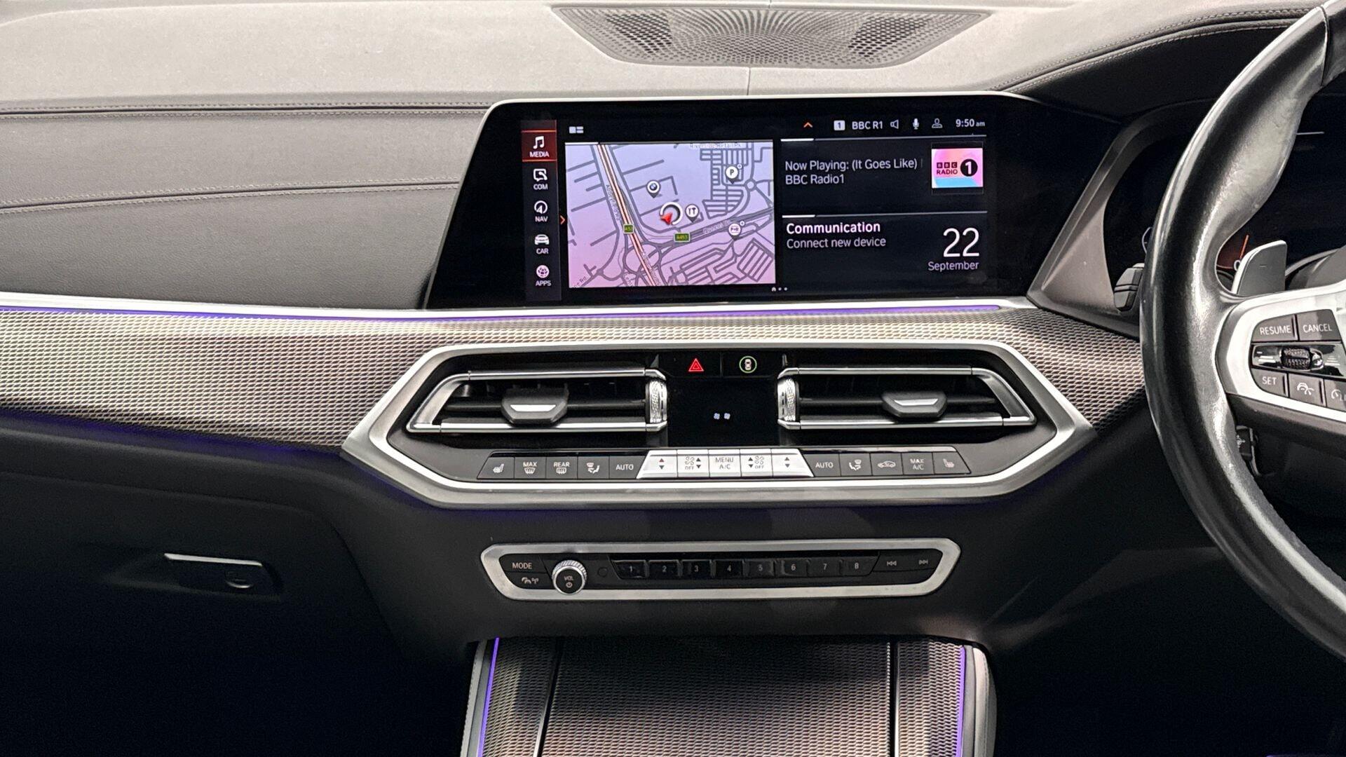BMW X5 view 8