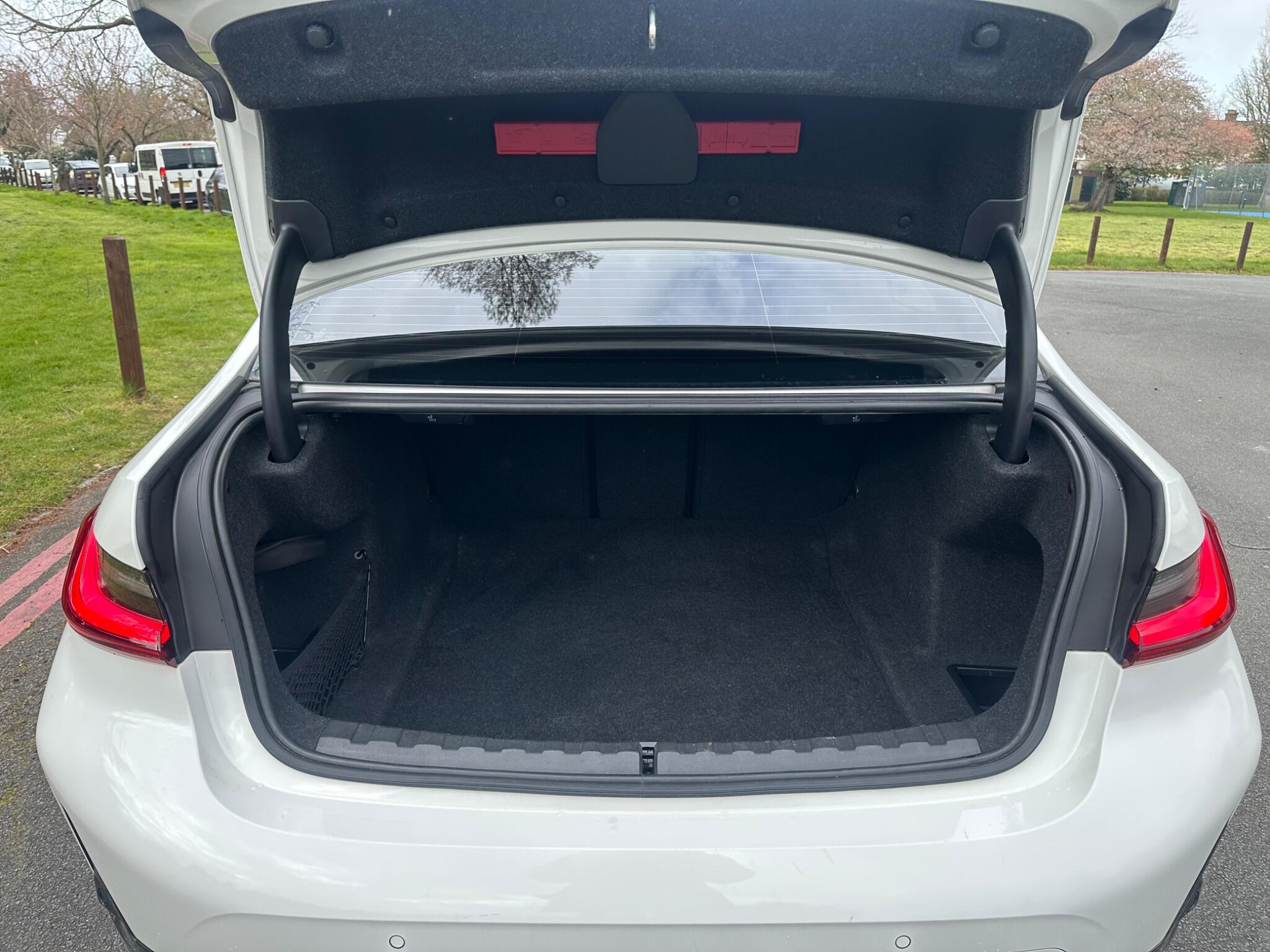 BMW 3 Series view 32