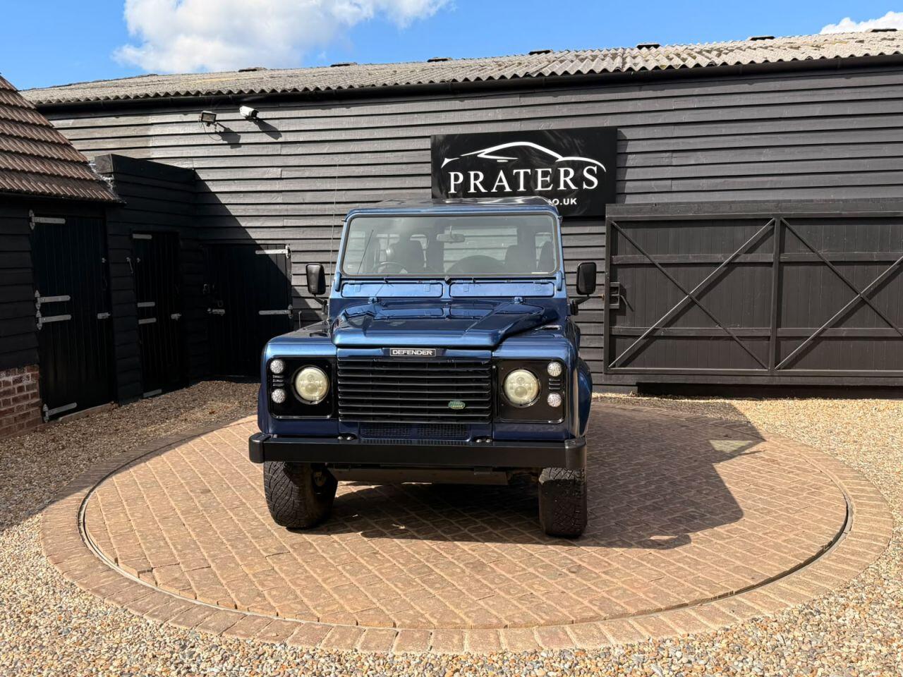 Land Rover Defender view 4