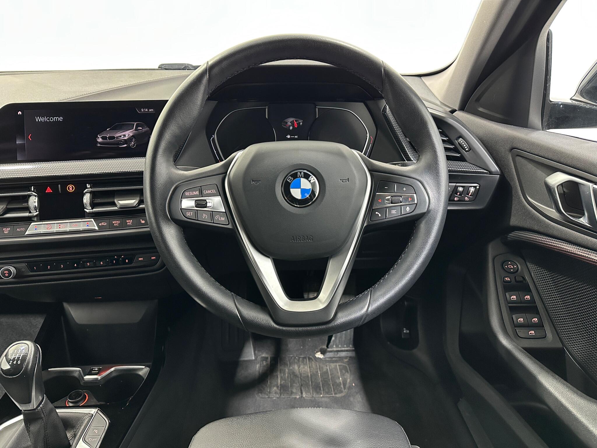 BMW 1 Series view 13