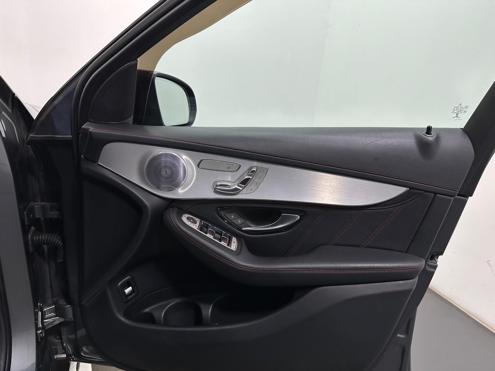 Mercedes-Benz GLC view 35