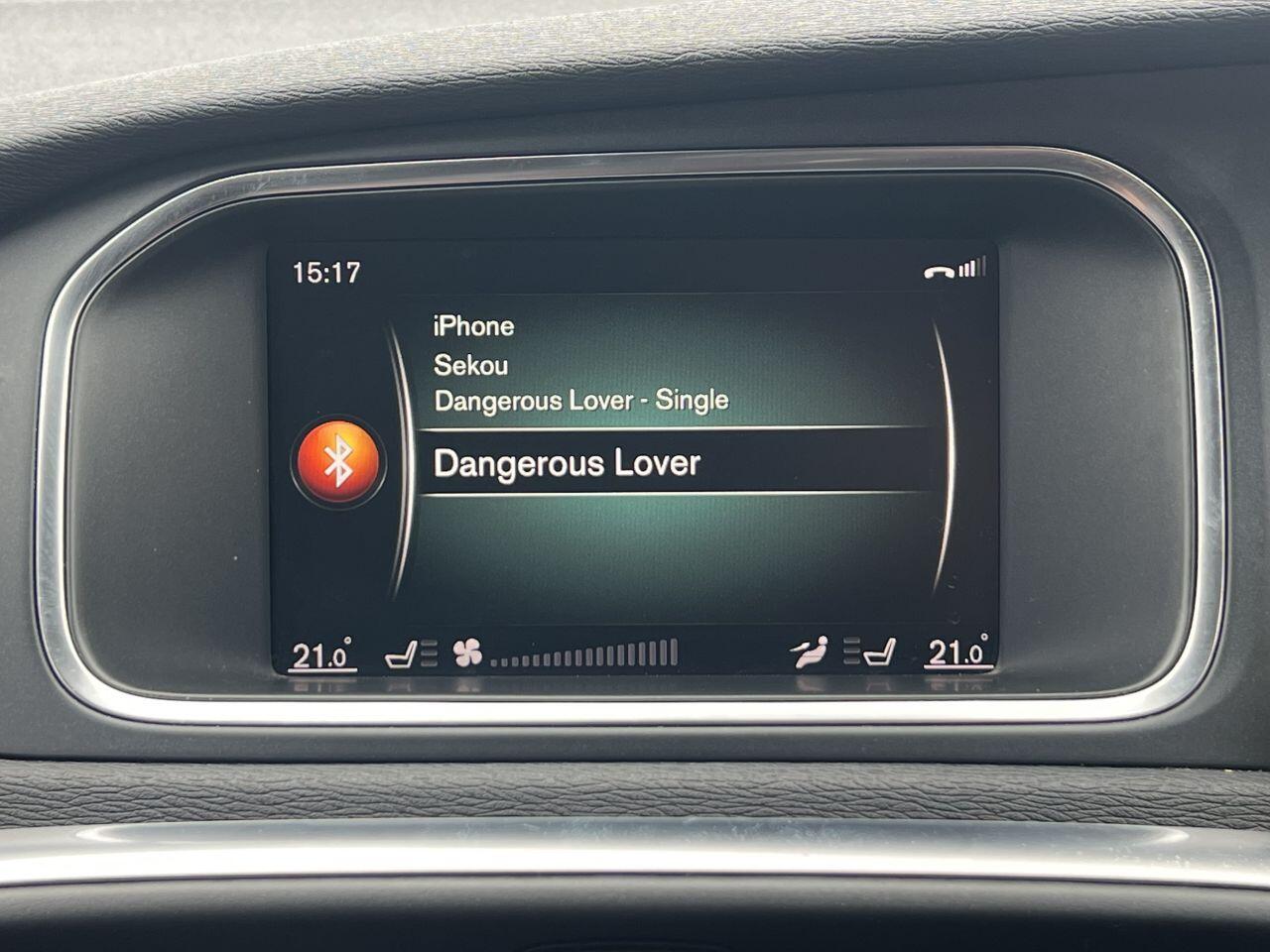 Volvo V40 Cross Country view 41