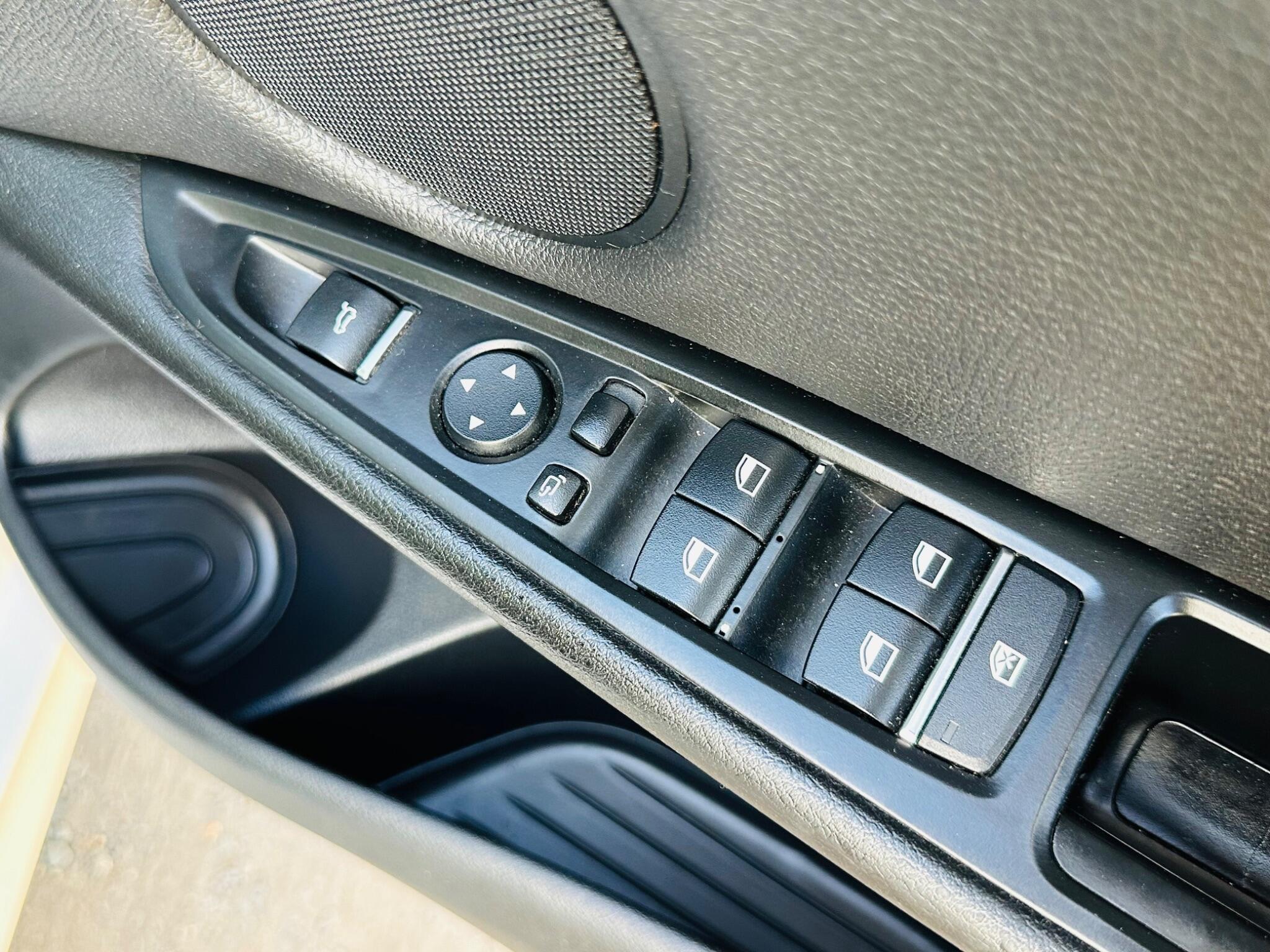 BMW X6 view 17