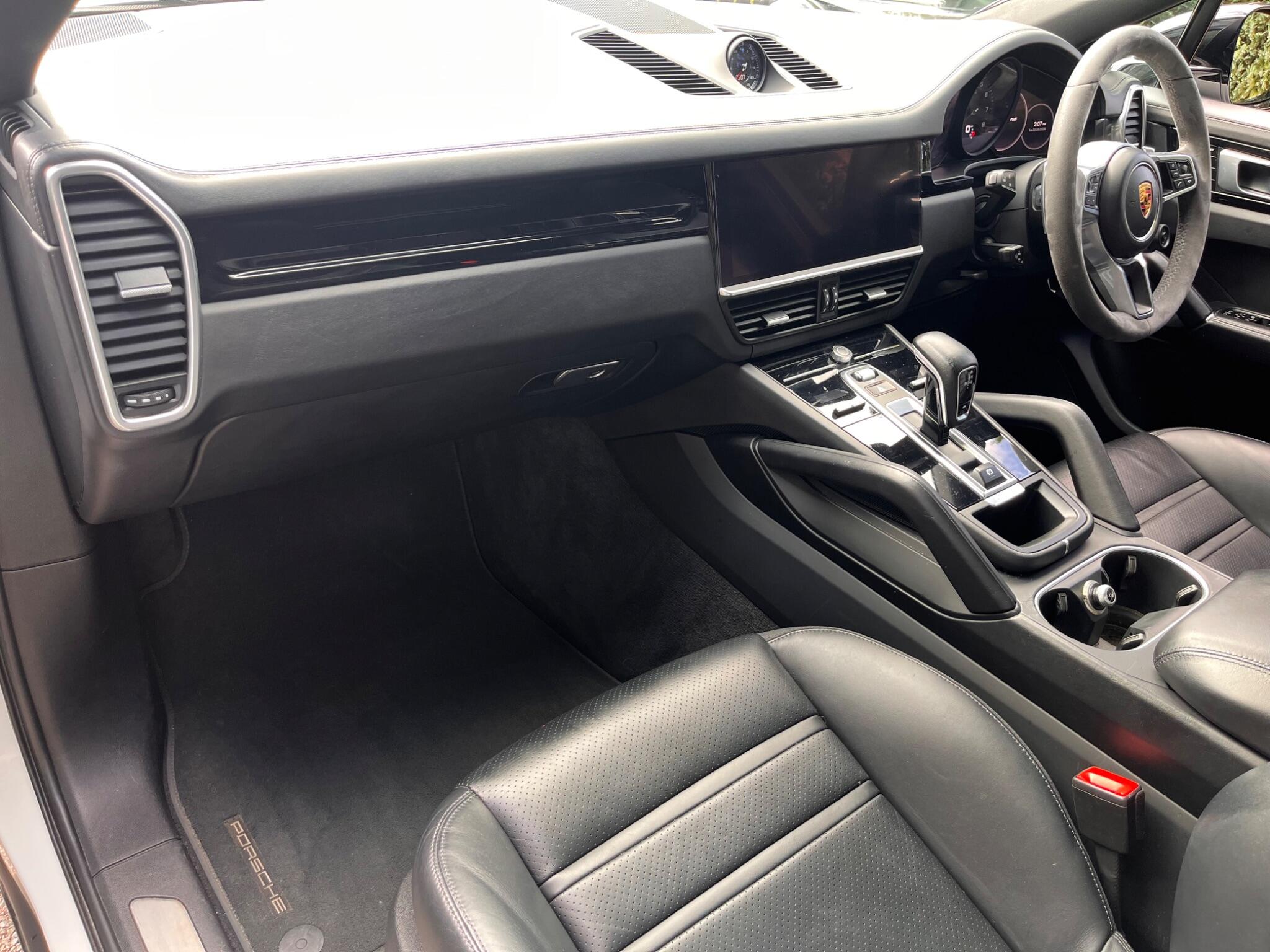 Porsche Cayenne view 24