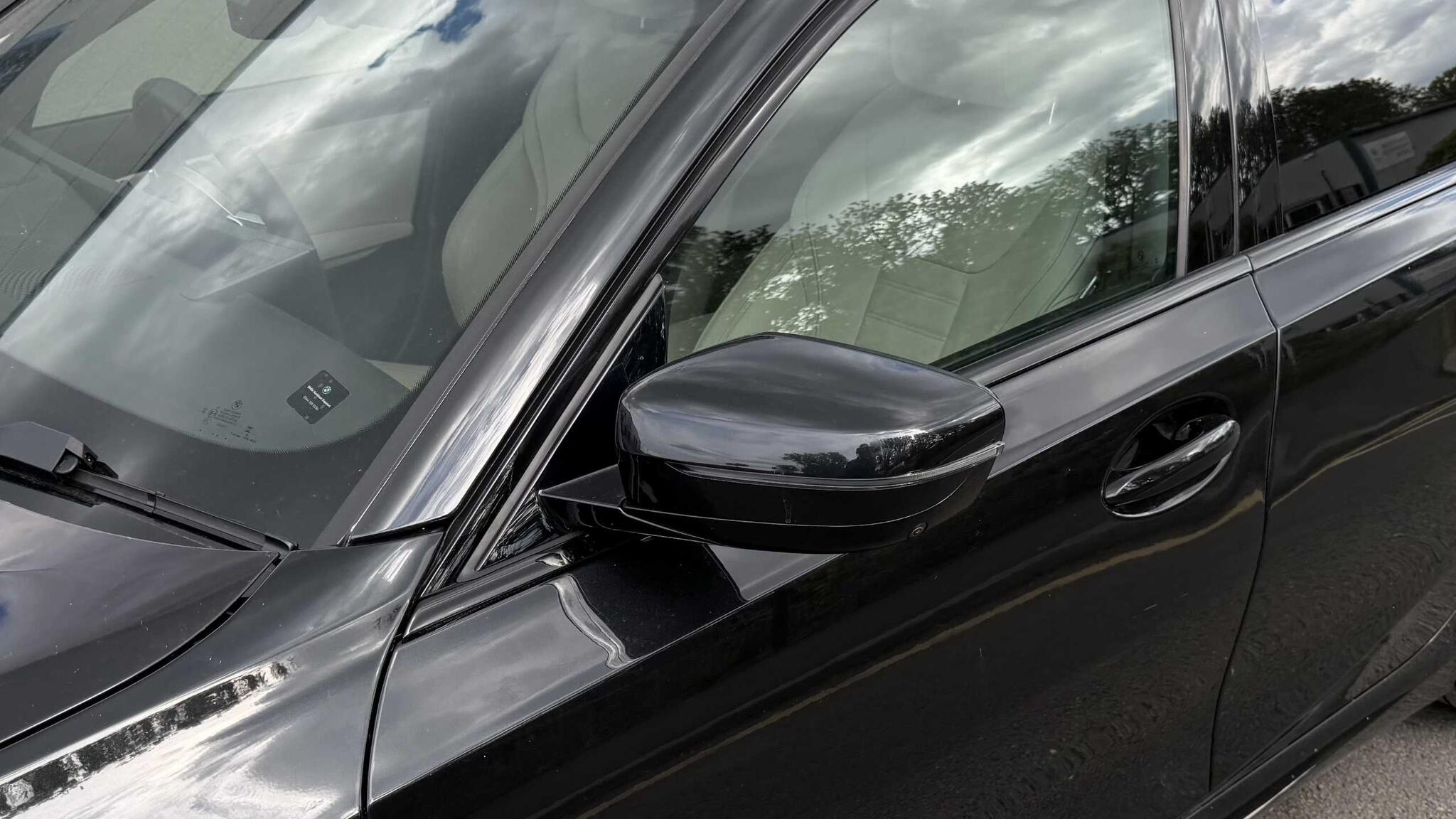 BMW 3 Series view 38