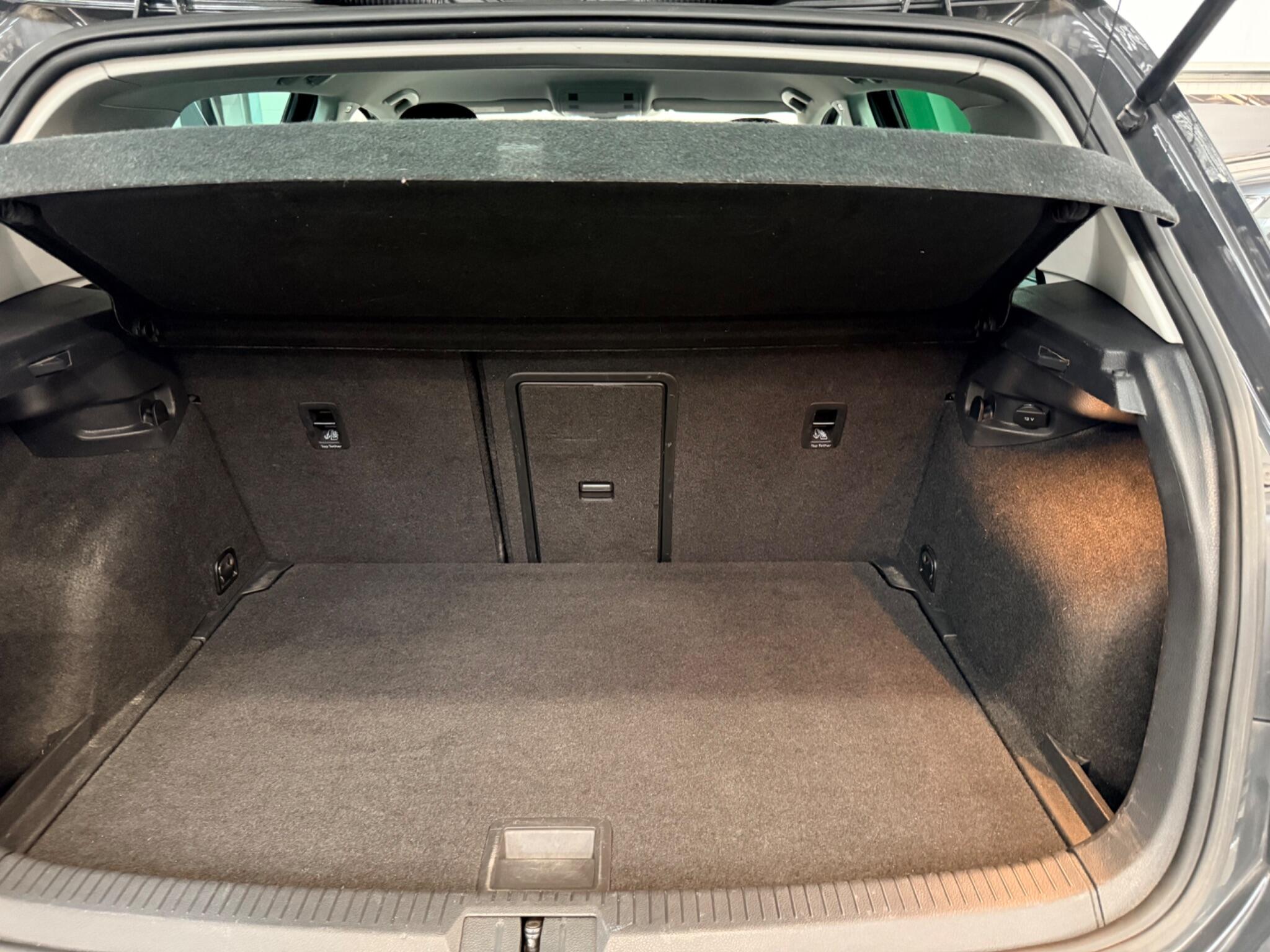 Volkswagen Golf view 18