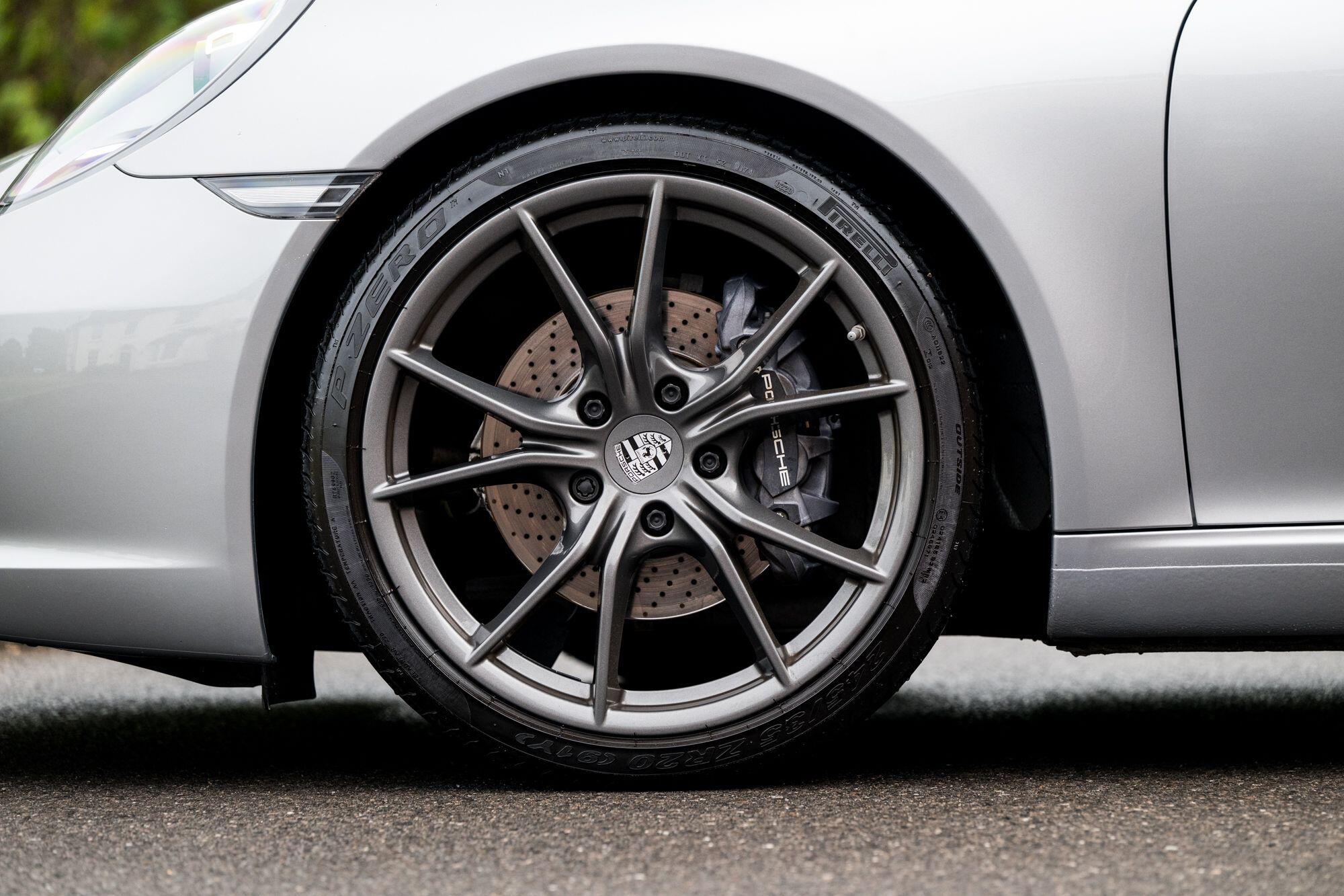 Porsche 911 view 27
