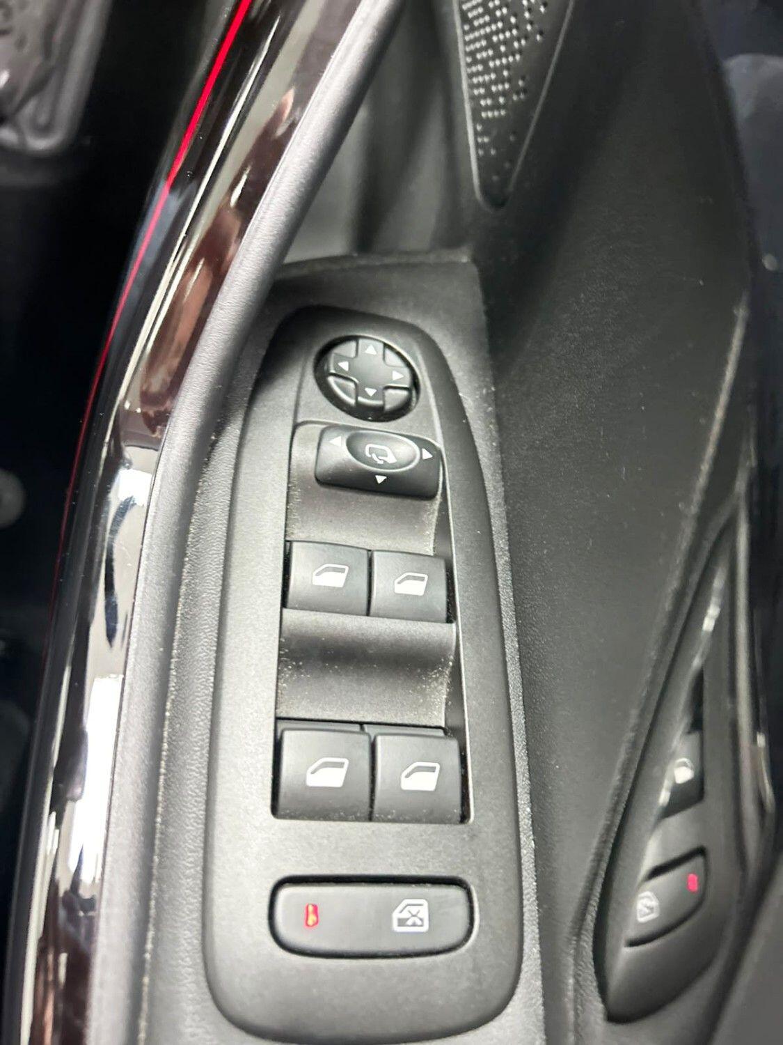 Peugeot 2008 view 16