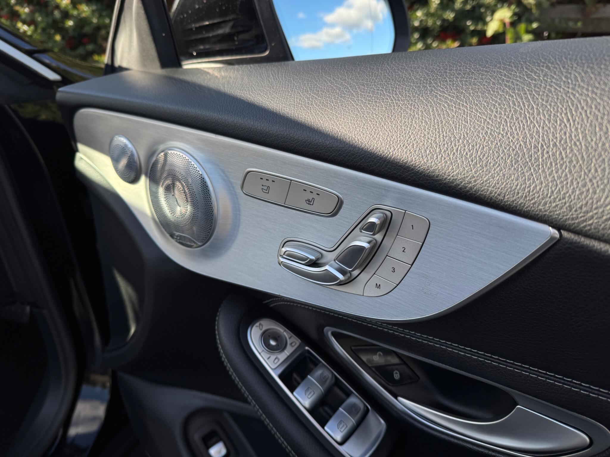 Mercedes-Benz C-Class view 37