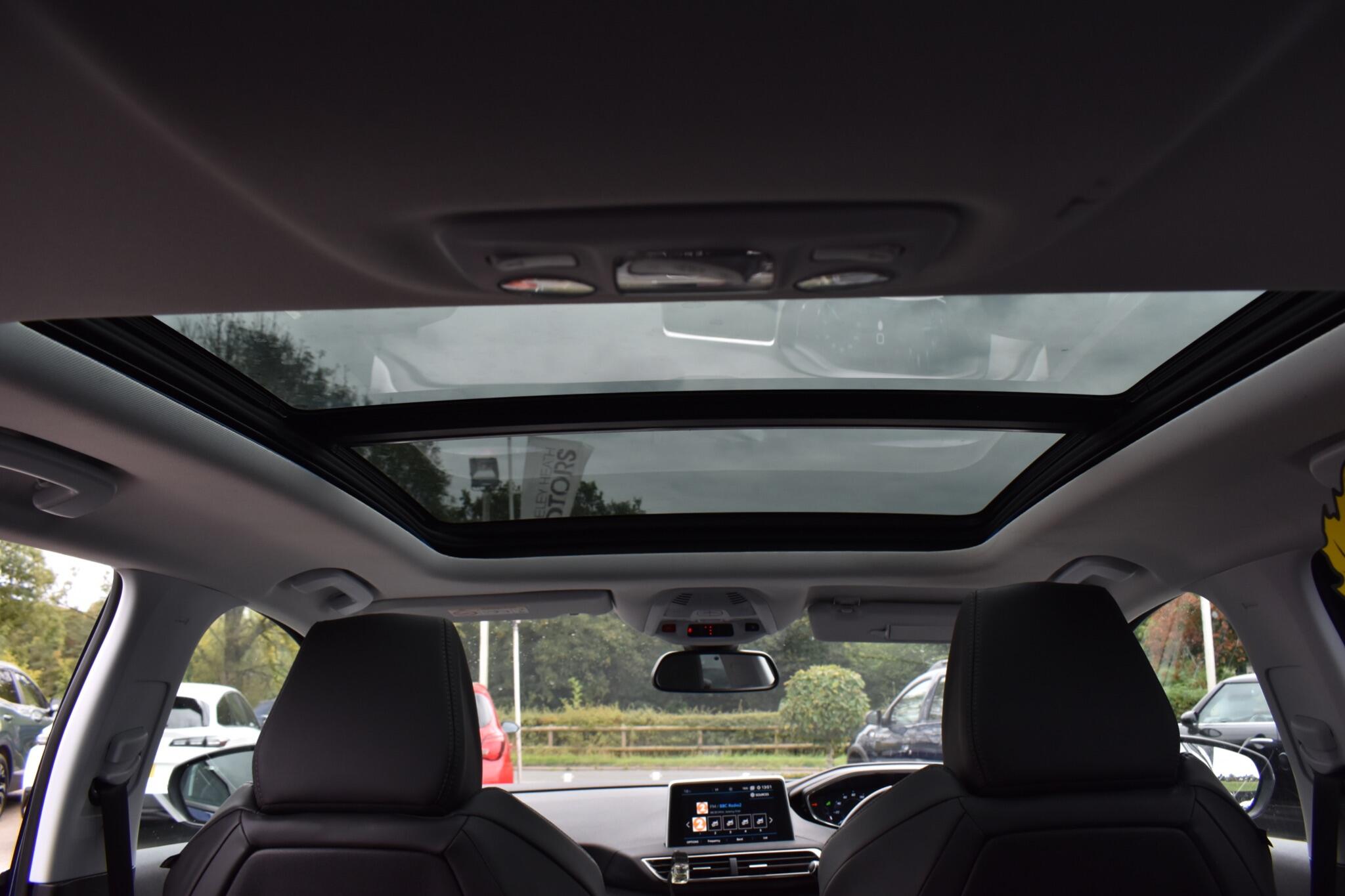 3008 - 1.2 PureTech Allure Euro 6 (s/s) 5dr - Image 16