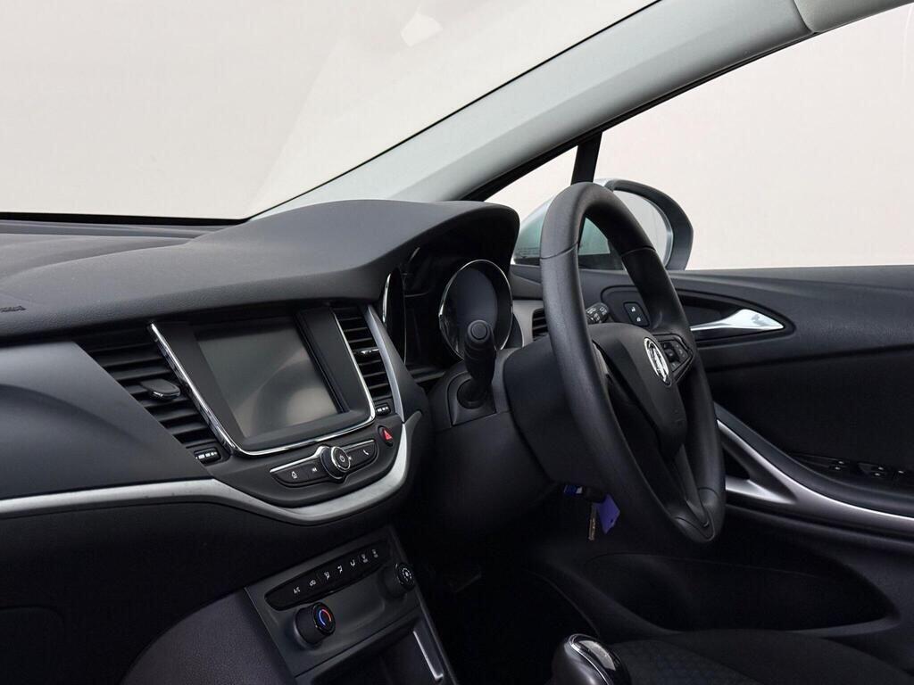 Vauxhall Astra view 4