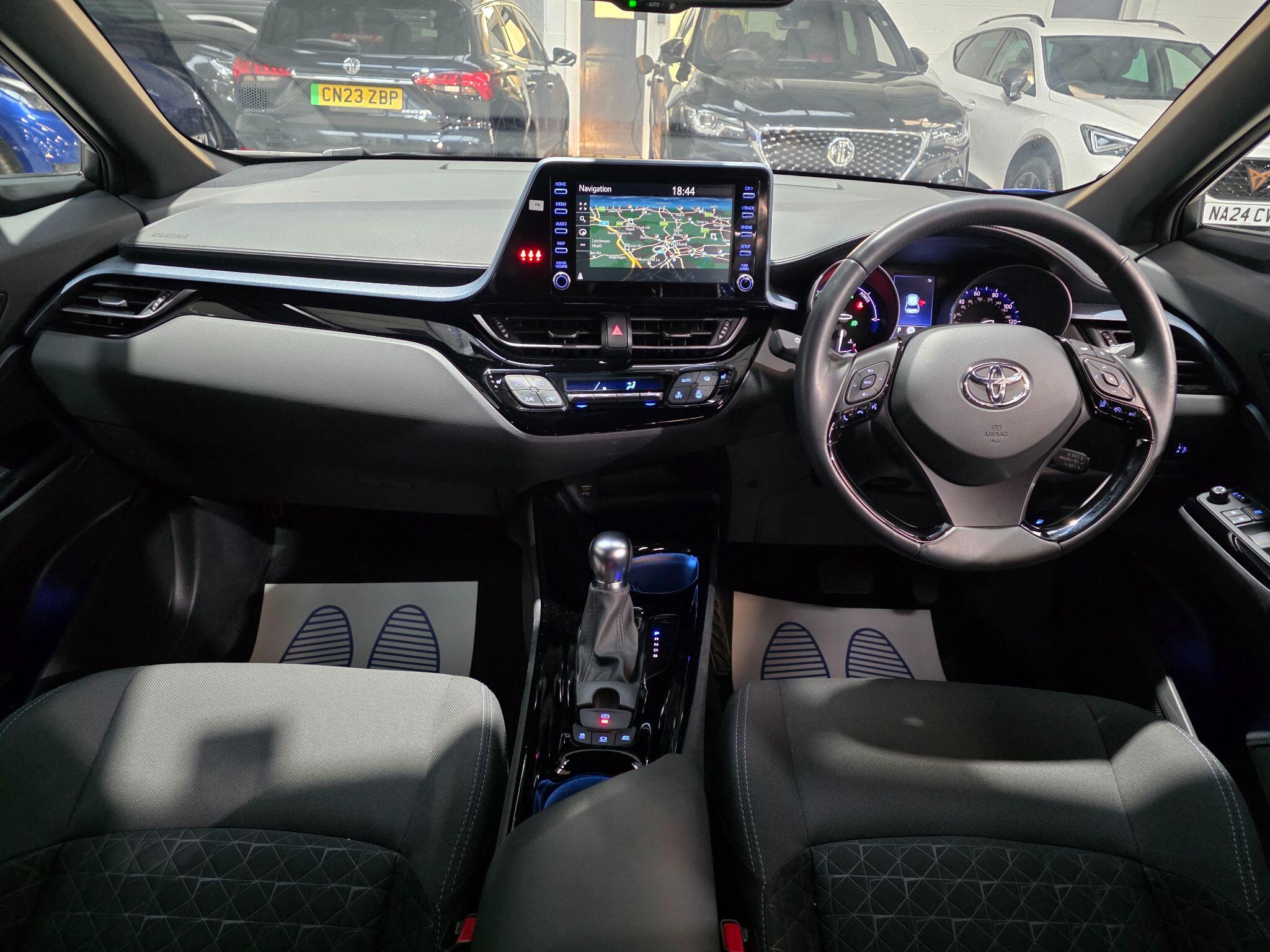 Toyota C-HR view 5