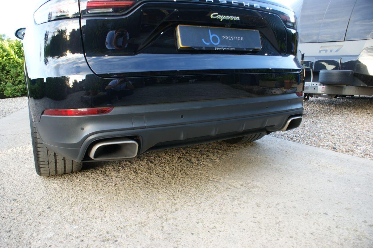Porsche Cayenne view 19