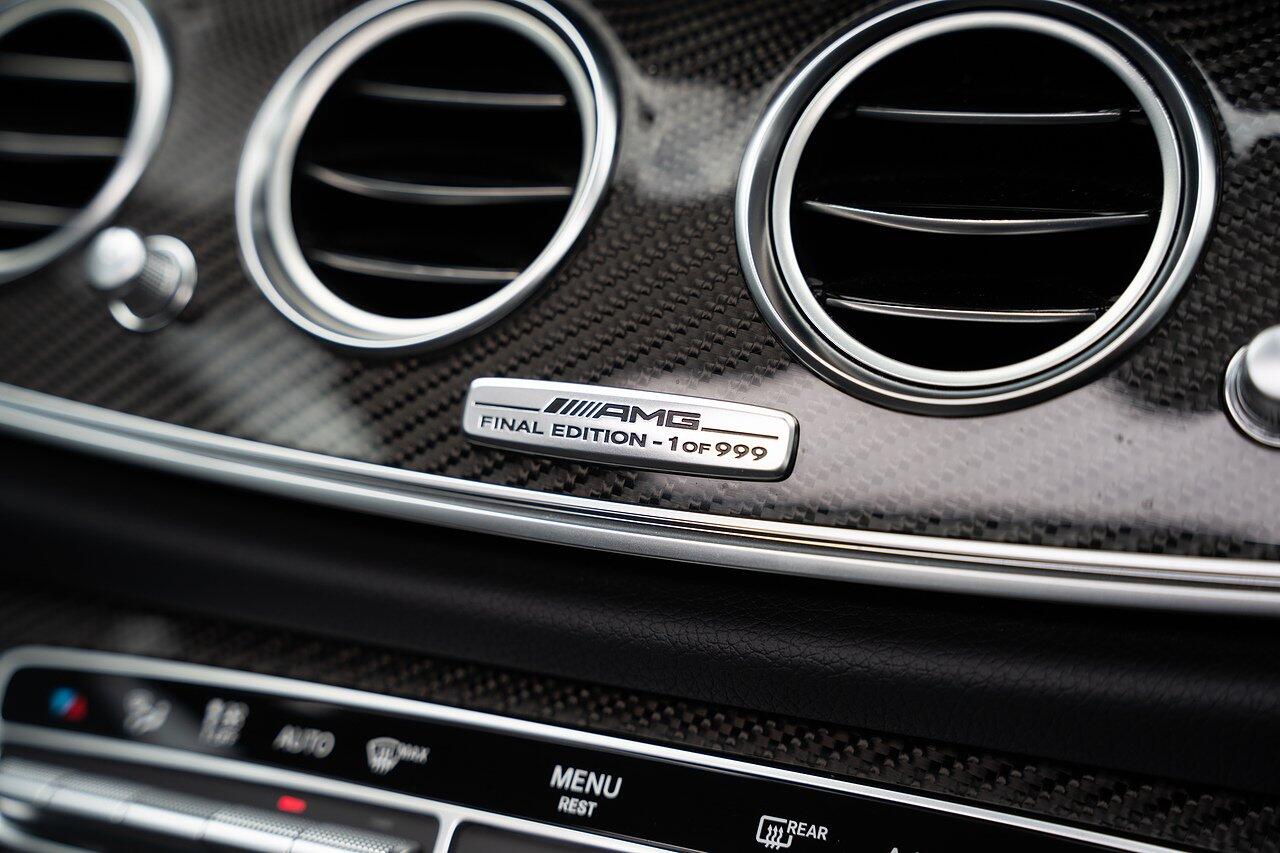Mercedes-Benz E-Class view 47