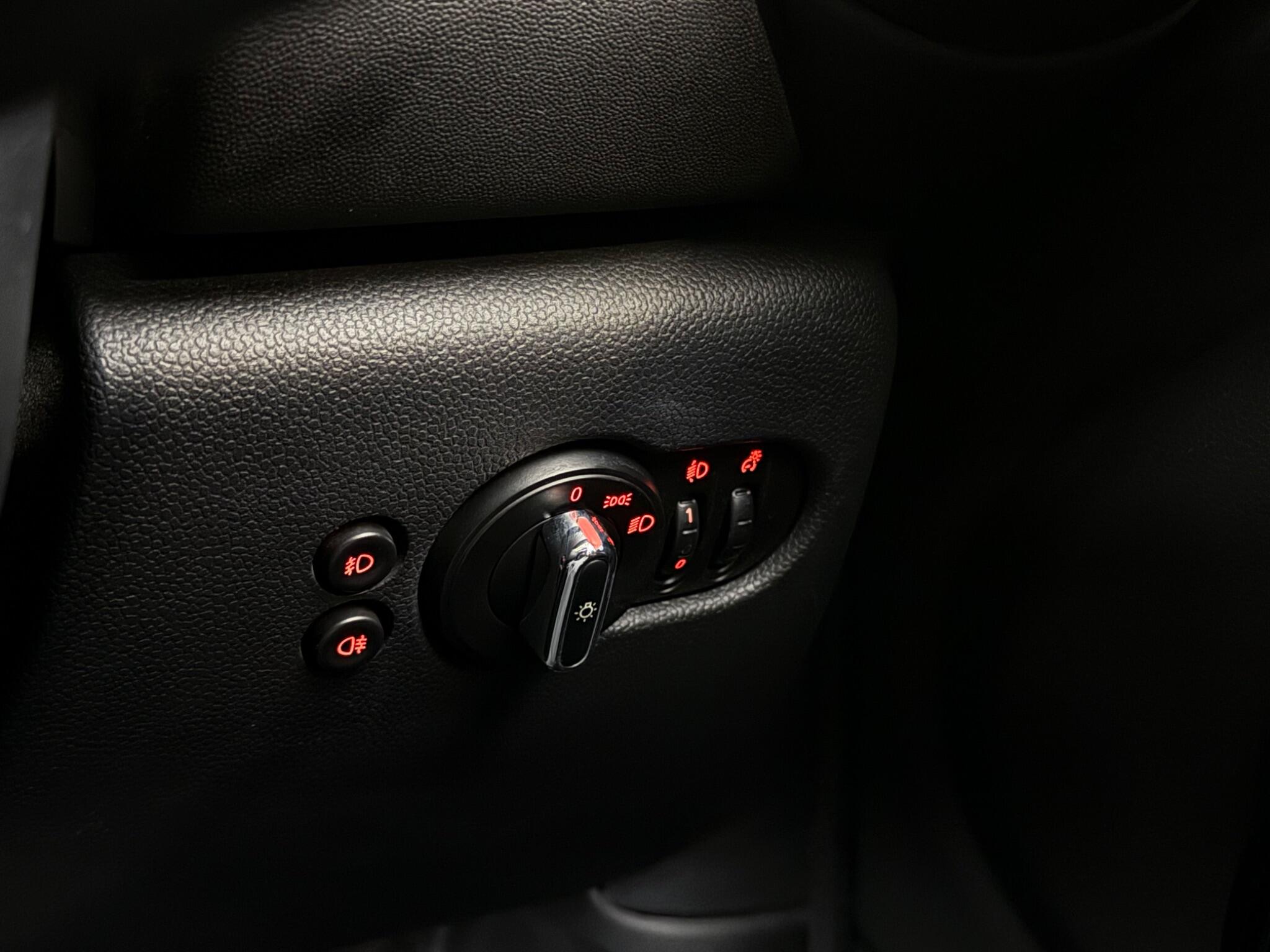 Mini Hatch view 15