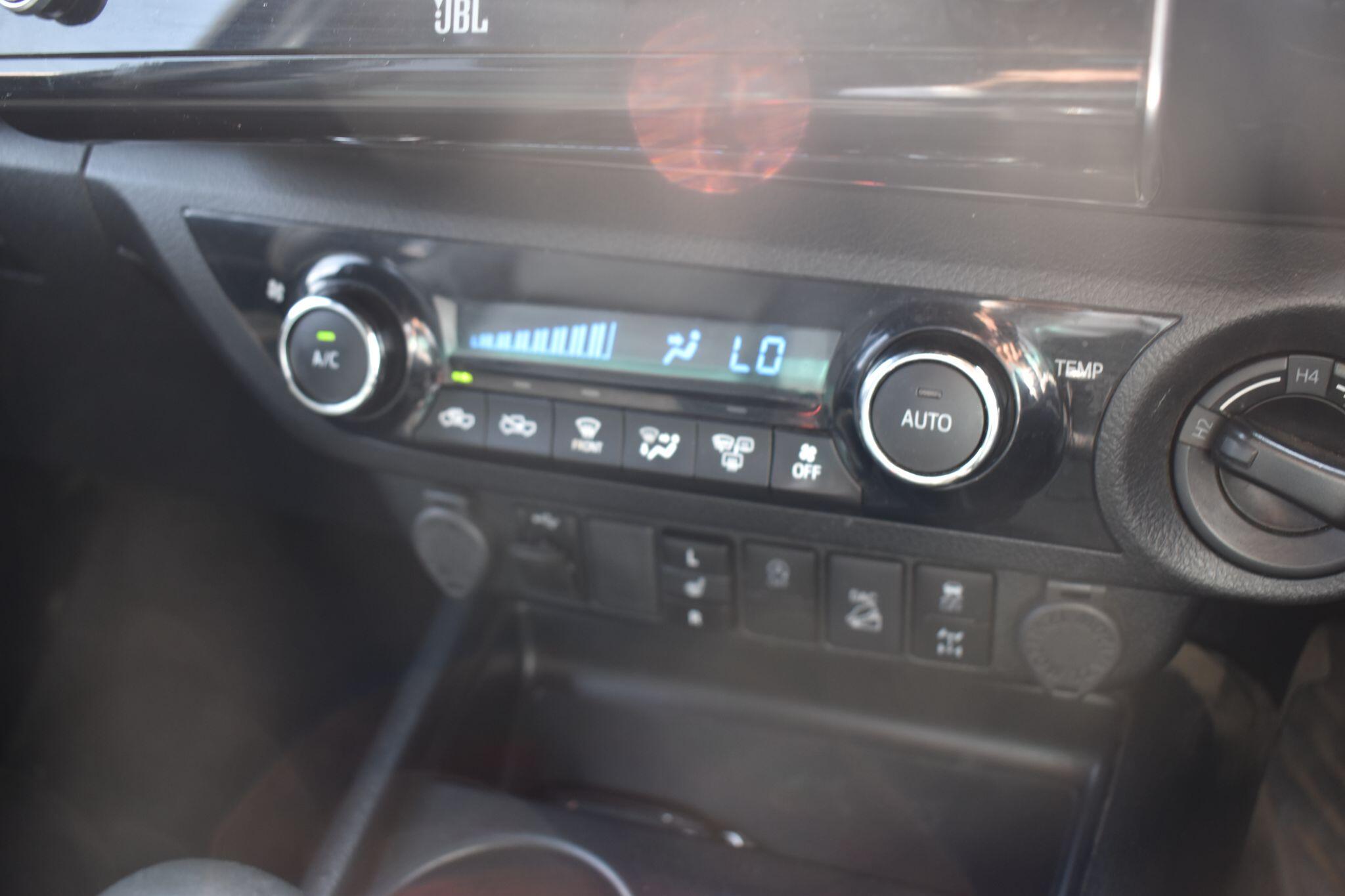Hilux - 2.8 D-4D Invincible X Auto 4WD Euro 6 (s/s) 4dr - Image 18