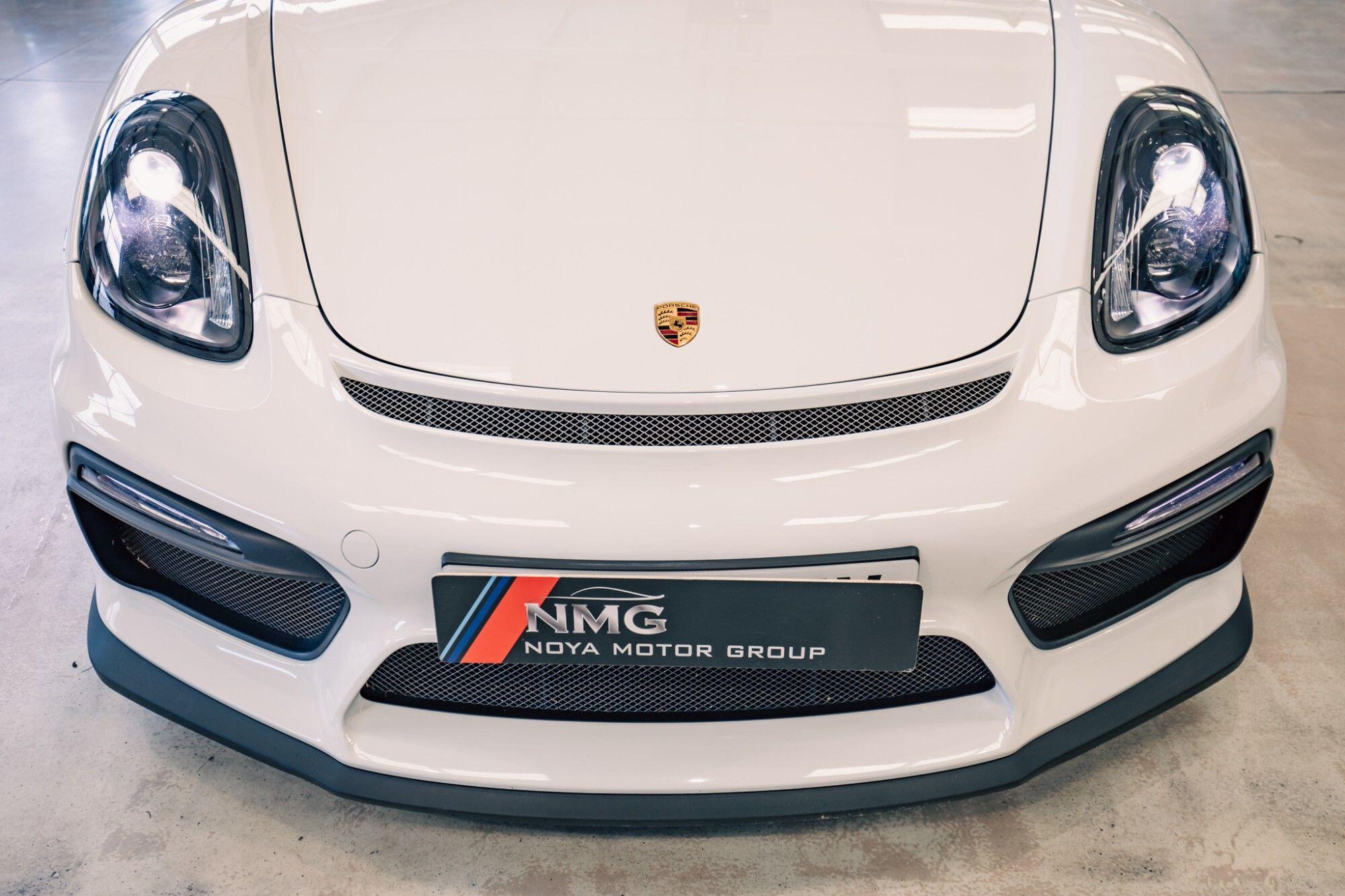 Porsche Cayman view 33