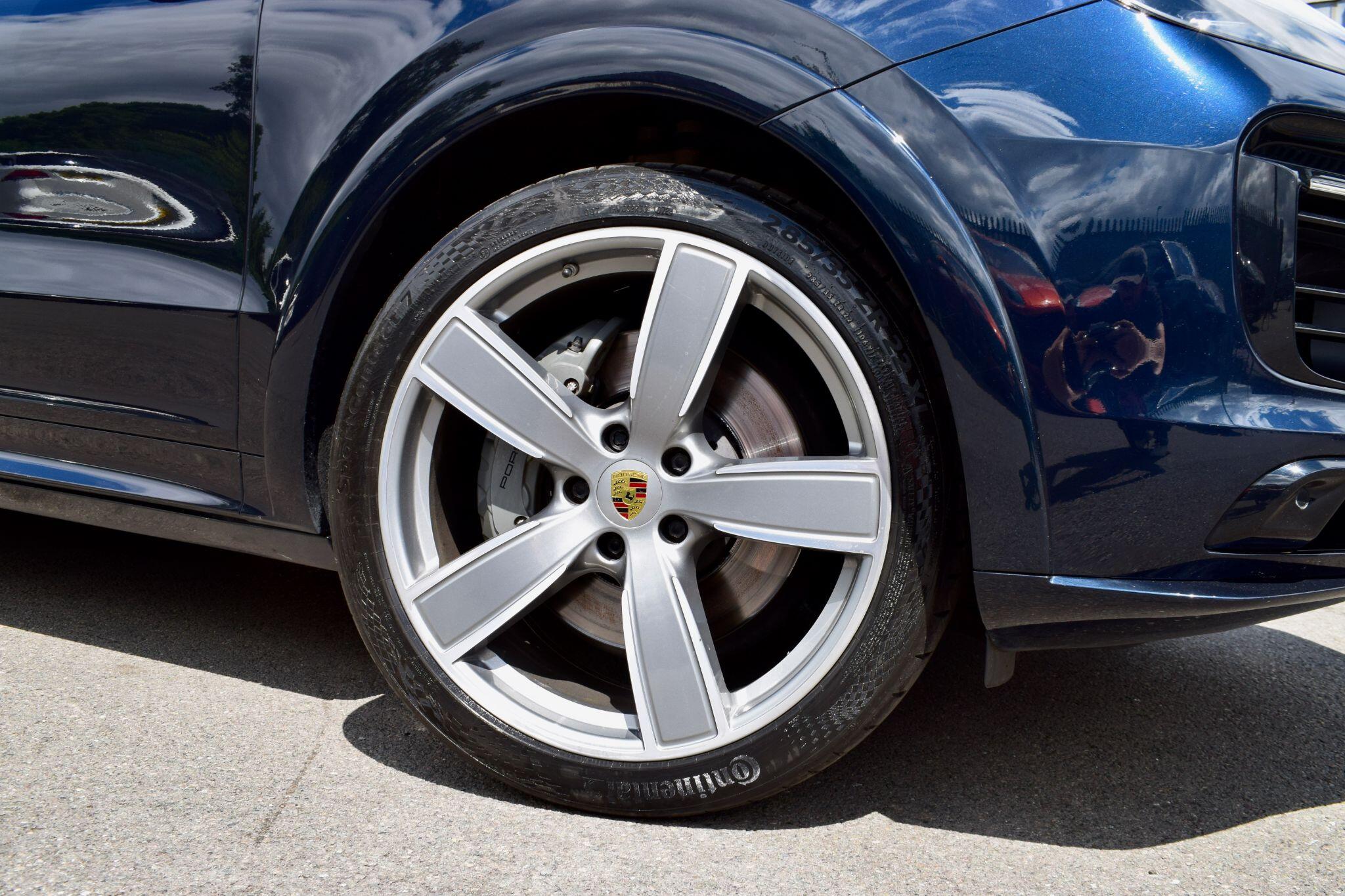 Porsche Cayenne view 36