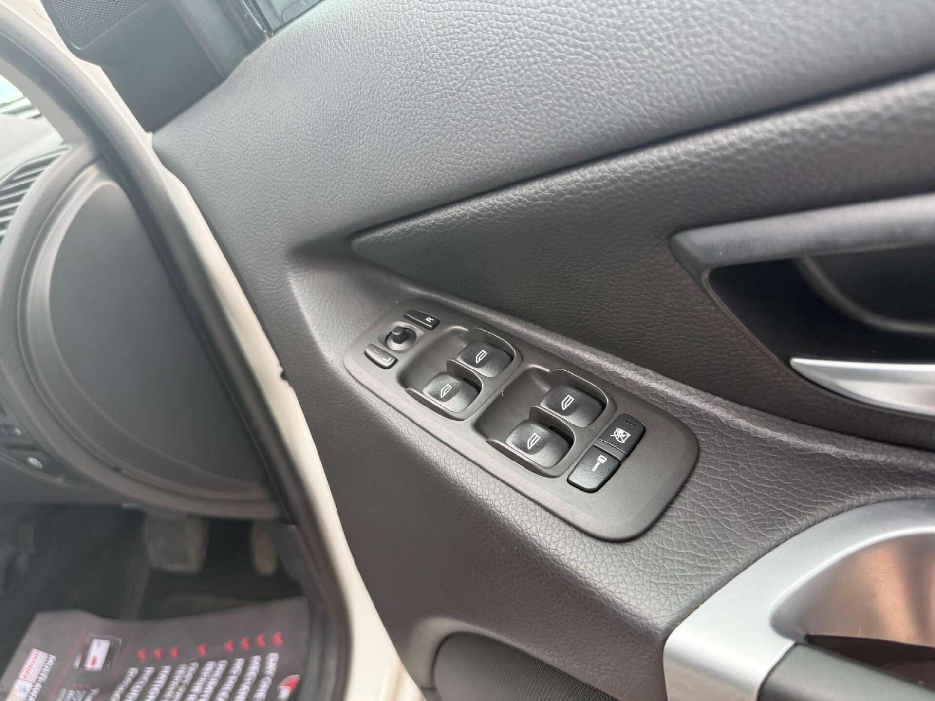 Volvo XC90 view 28