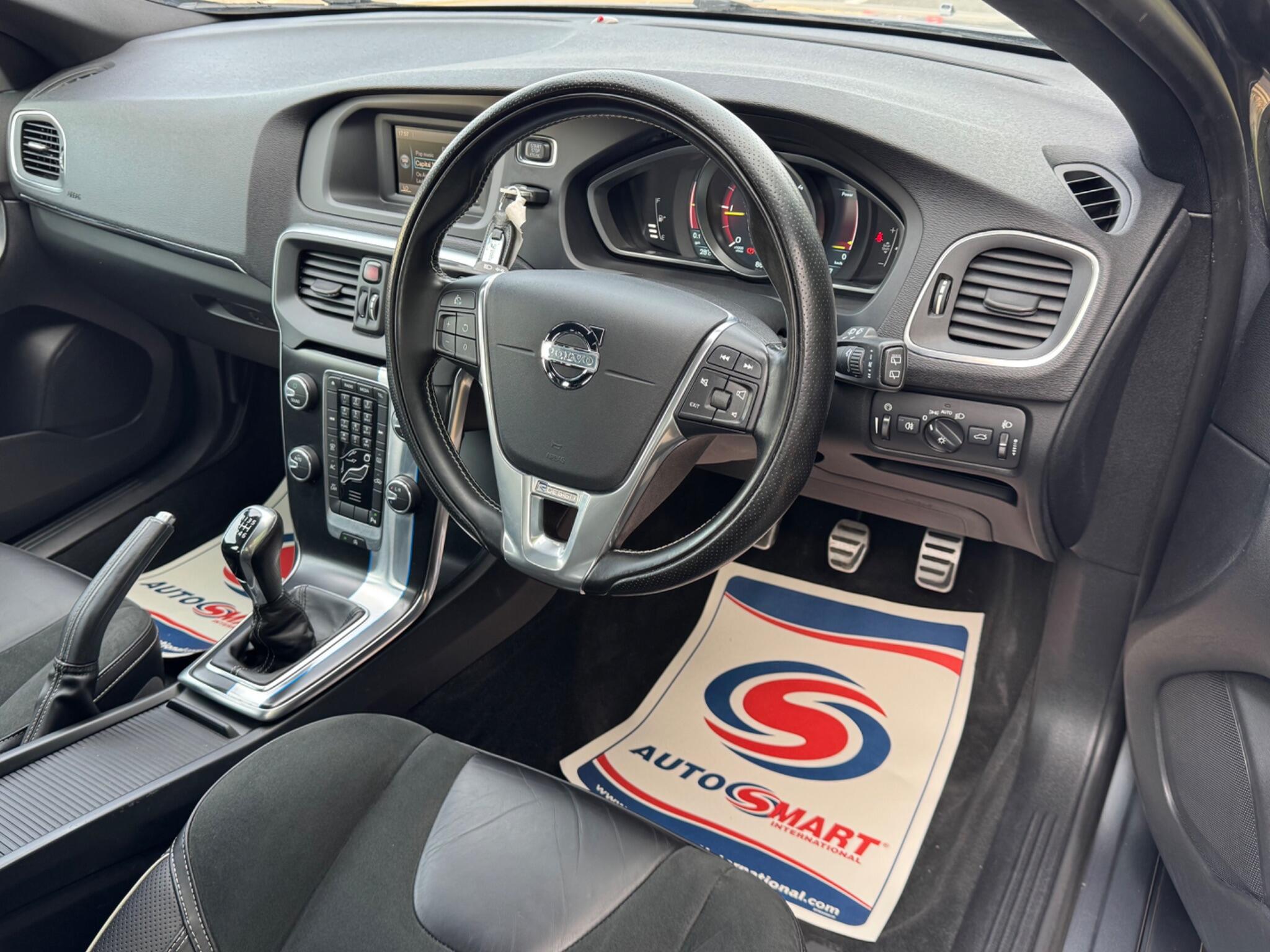Volvo V40 view 3