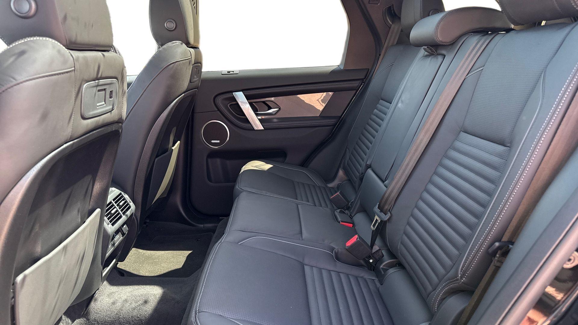 Land Rover Discovery Sport view 4
