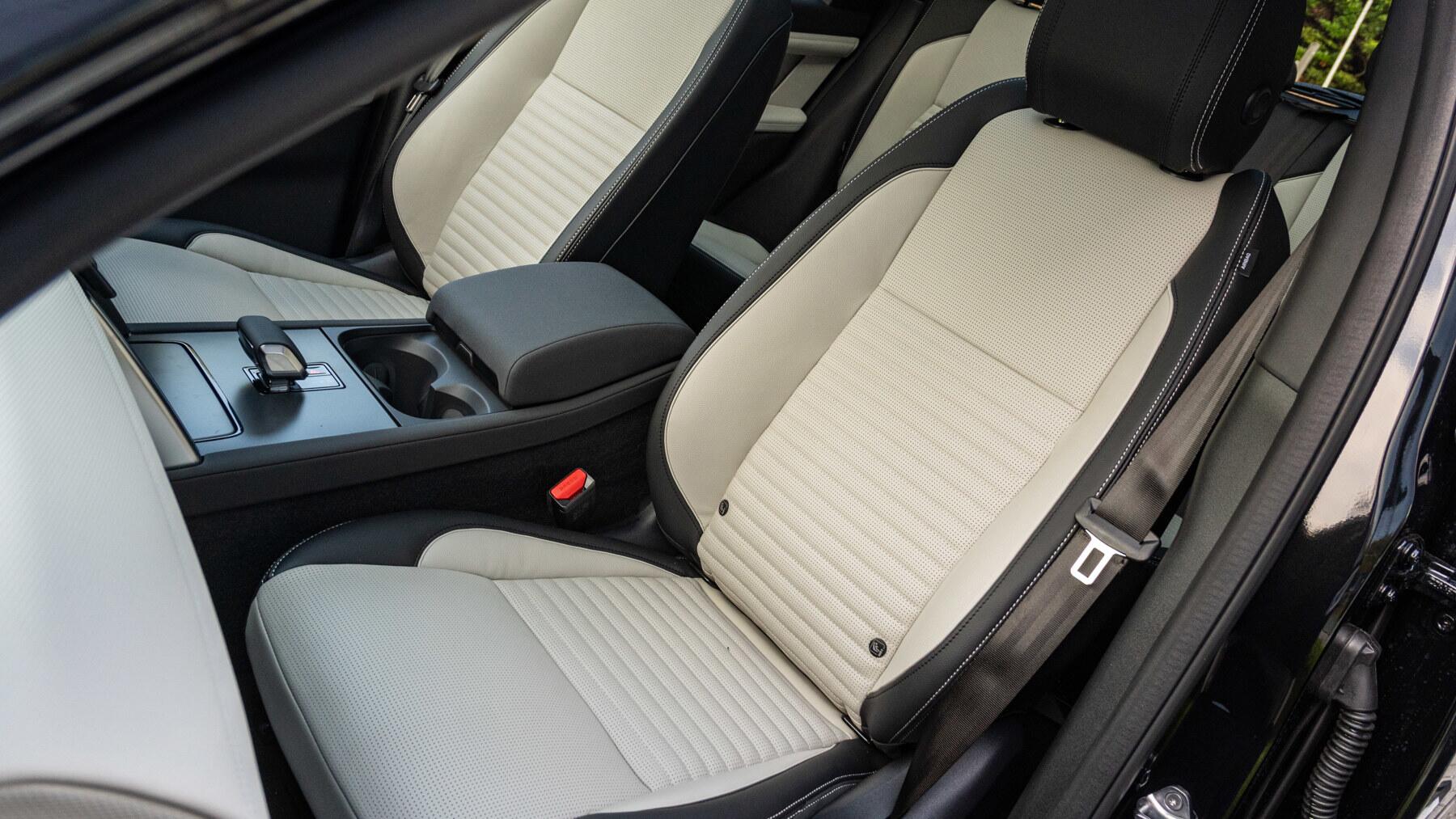 Land Rover Discovery Sport view 60