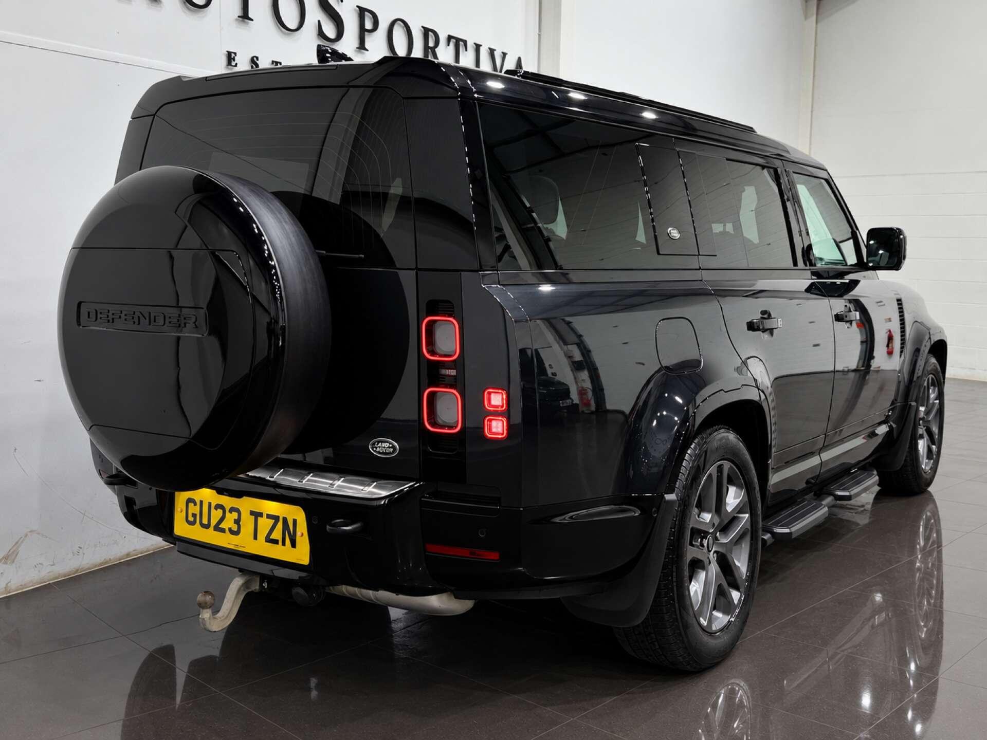 Land Rover Defender view 4