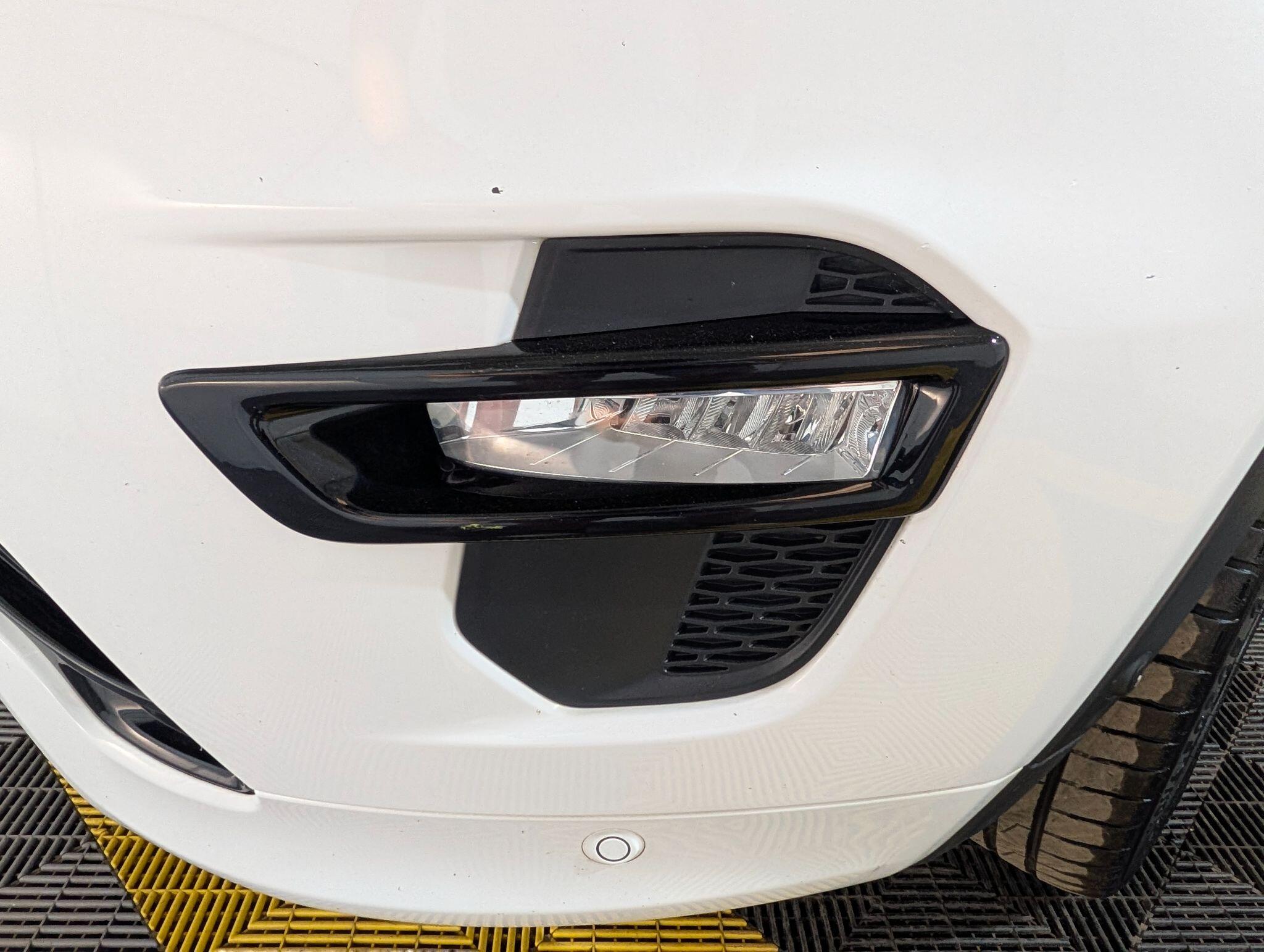 Land Rover Discovery Sport view 75