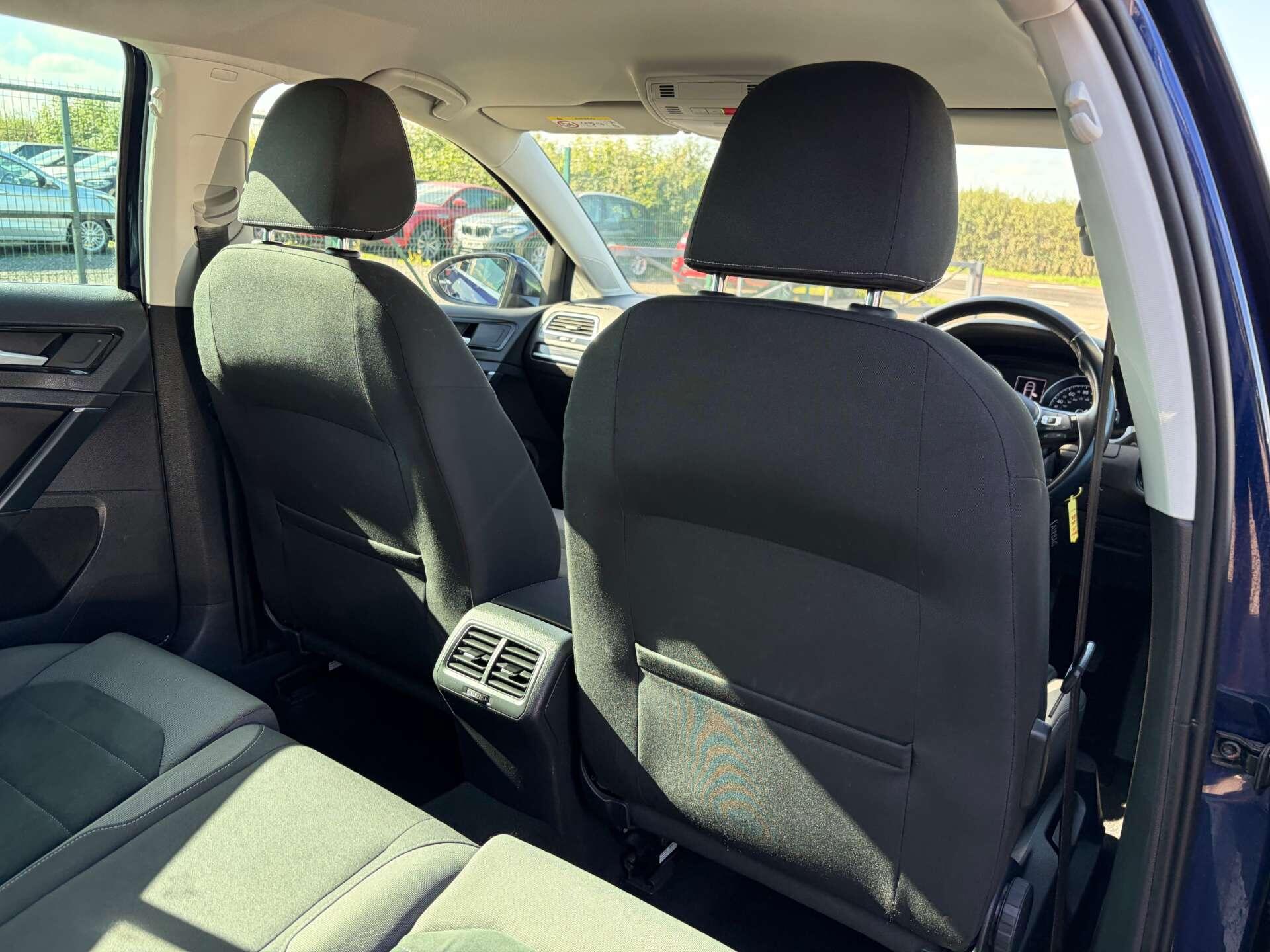 Volkswagen Golf view 27