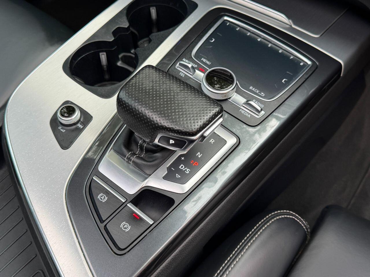 Audi Q7 view 24