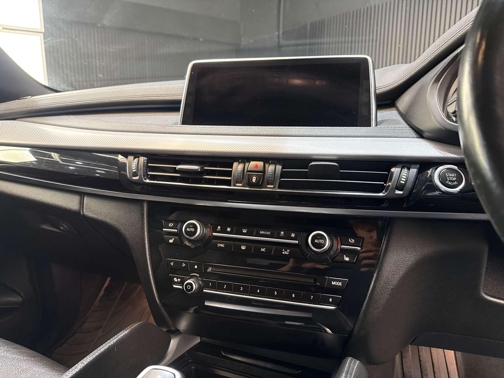 BMW X6 view 24